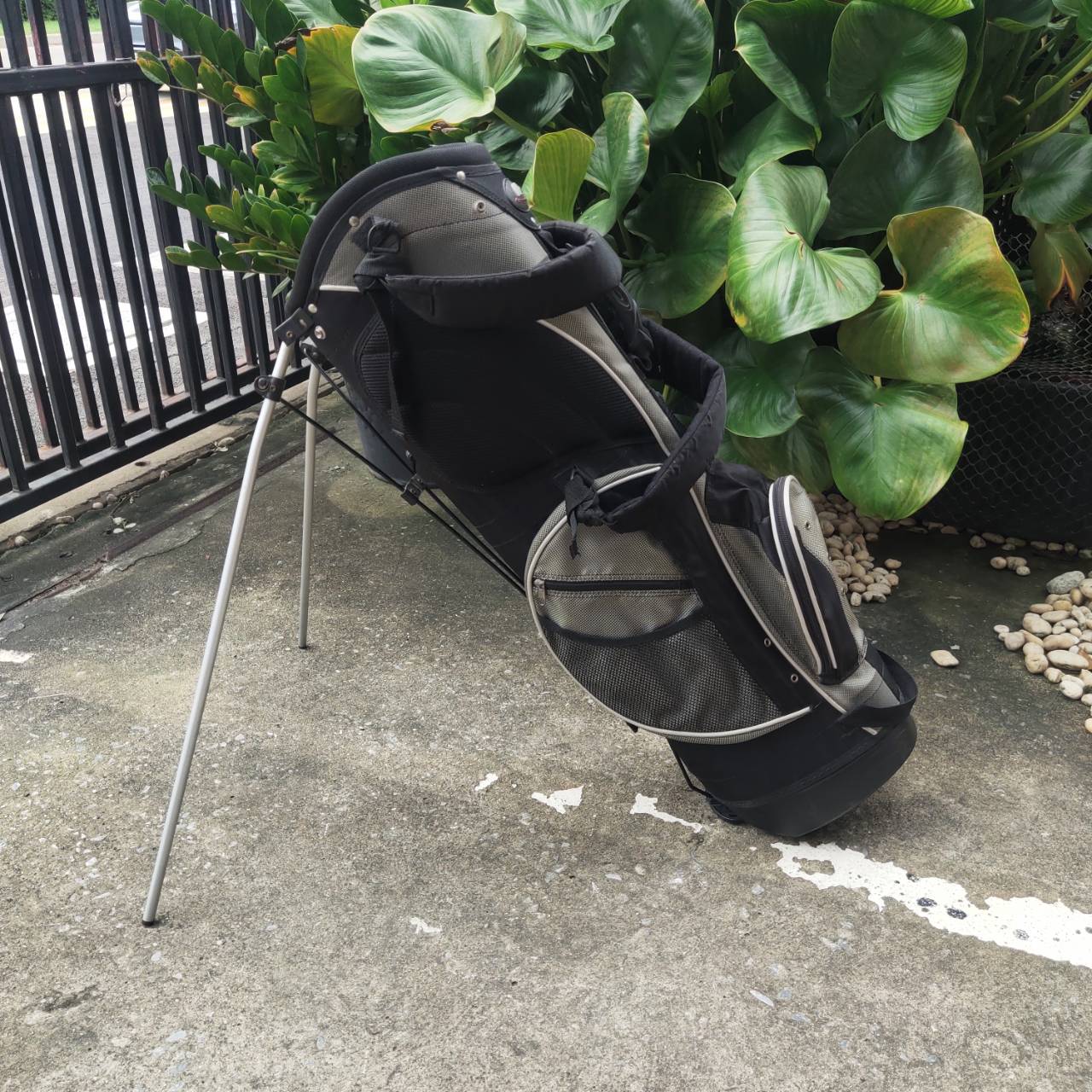** ไม่มี COVER ** ถุงกอล์ฟ XR5 ขาตั้ง พร้อมสายสะพายอย่างดี