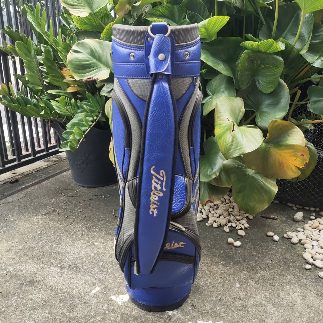 ถุงกอล์ฟ Titleist ถุง TOUR ใบใหญ่ มือสอง สภาพสมบูรณ์ เดิมๆเลยค่ะ