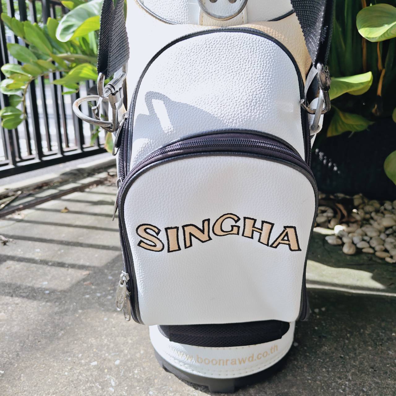 ถุงกอล์ฟ สิงห์ มือสองของแท้ เป็นถุง TOUR รุ่นนี้ สีขาวสวยมาก