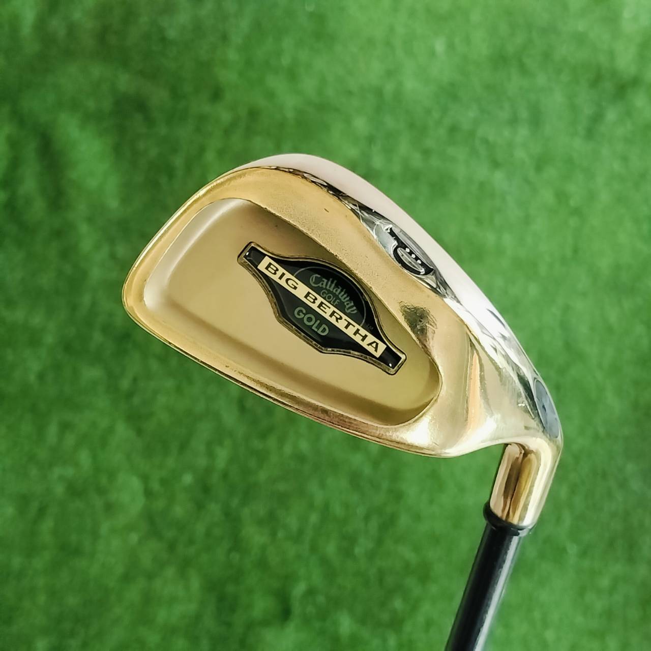 ชุดเหล็ก Callaway BIGBERTHAR GOLD ผลิตจากวัสดุ ทองแดงเบริลเลียม ( BeCu ) ปัดเงาให้เรียบร้อย สวยระดับนางฟ้า หรูหรามาก ไม้กอล์ฟพรีเมี่ยมมือสอง By NakaraLuxurious