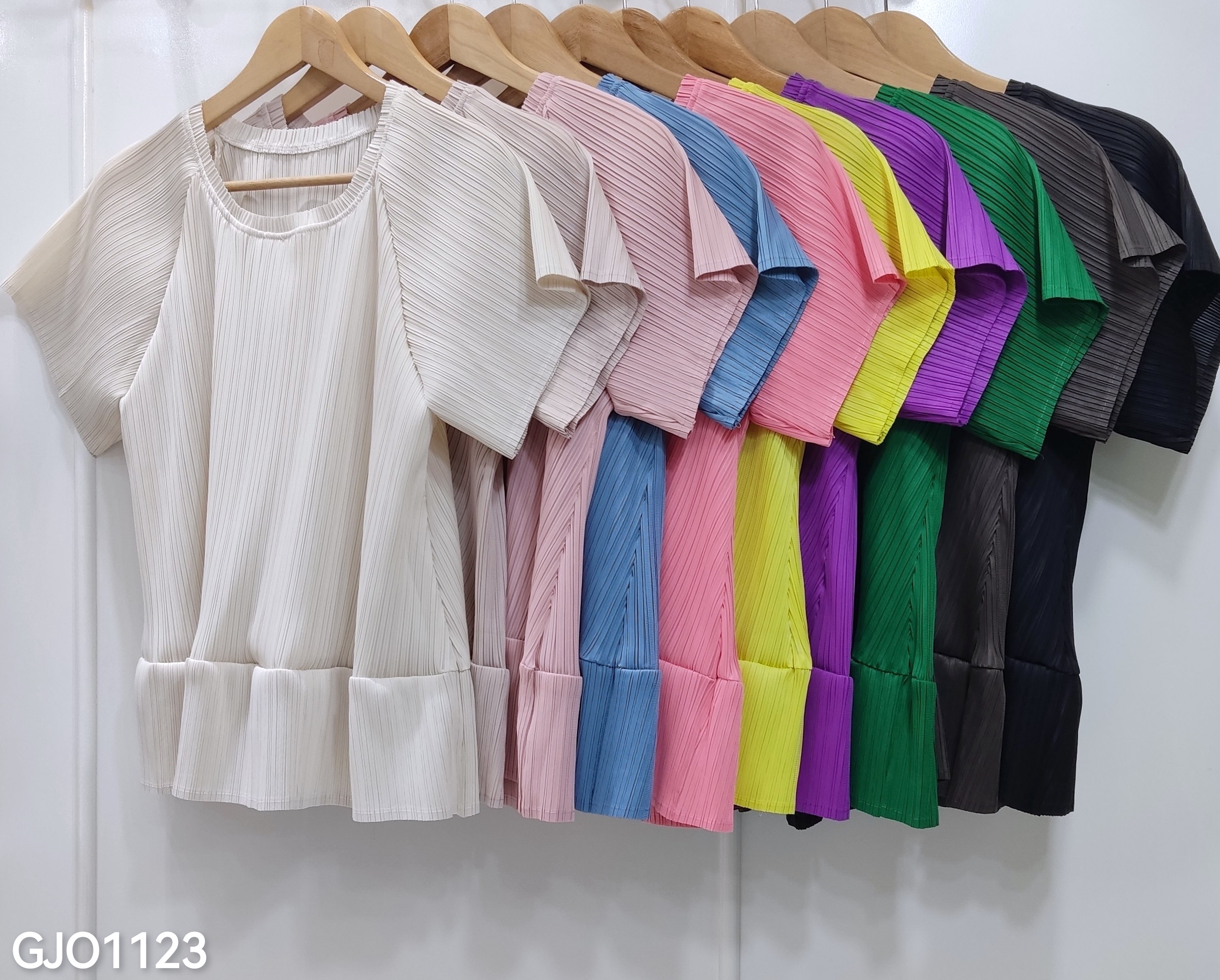 ปรับราคาลง20%!! 2MUAY รุ่น GJO1123 เสื้อพลีทคุณภาพ ROUND NECK SHORT SLEEVE PLEATED TOP 10 สี FREE SIZE
