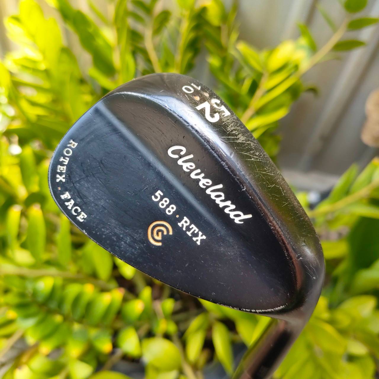 WEDGE CLEVELAND 588 RTX ROTEX FACE องศา 52 BOUNCE 10 ก้าน DG WEDGE FLEX หน้าดุมาก ร่องสี่เหลี่ยม แบบ ZIP สปินดีมากๆ ตกหยุดถอยหลังแน่นอน ไม้กอล์ฟพรีเมี่ยมมือสอง ของแท้ By NakaraLuxurious