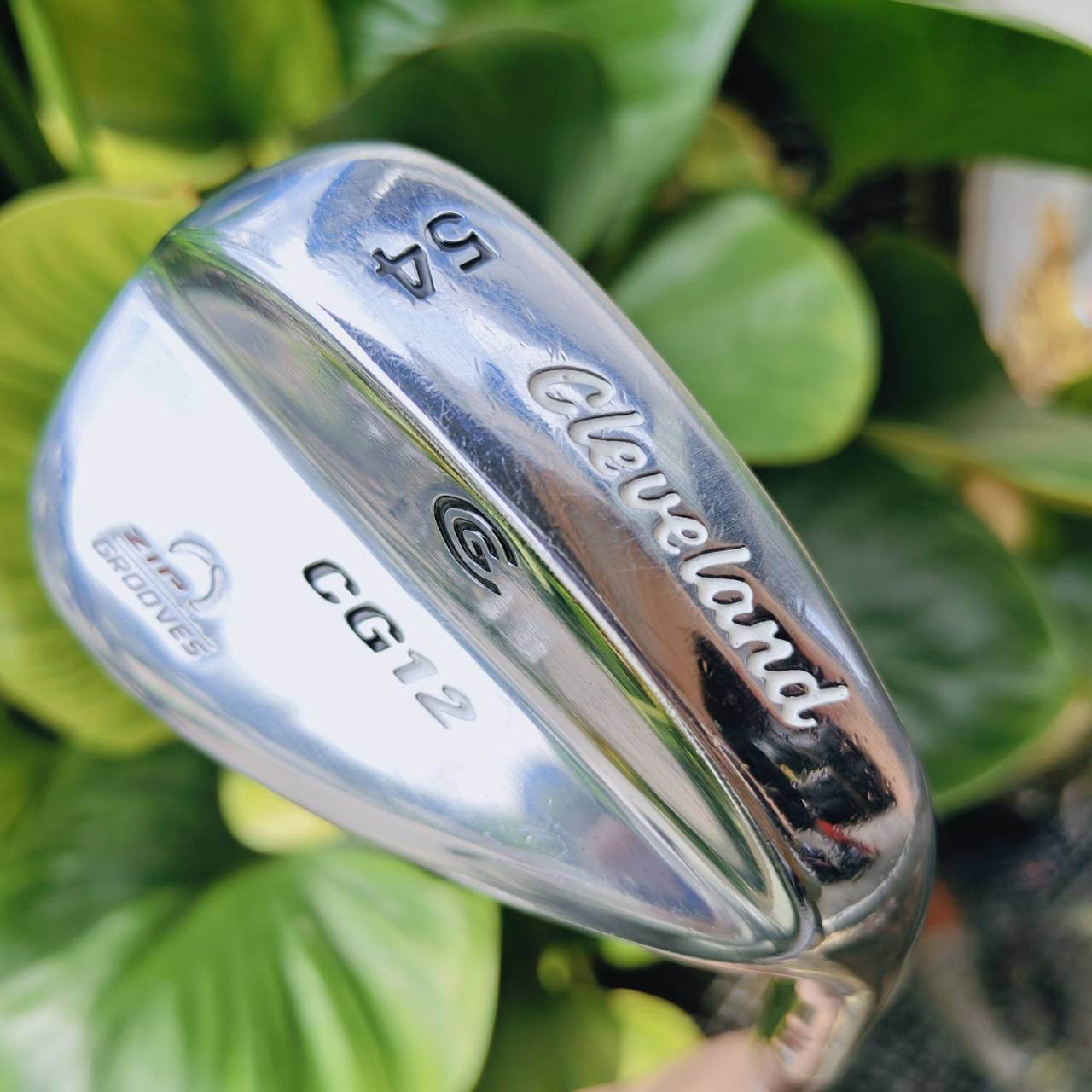 WEDGE CG12 ZIP GROOVE 54° BOUNCE 12 – ช็อตรอบกรีนแม่นยำ ควบคุมง่าย ระเบิดทรายได้ดี!