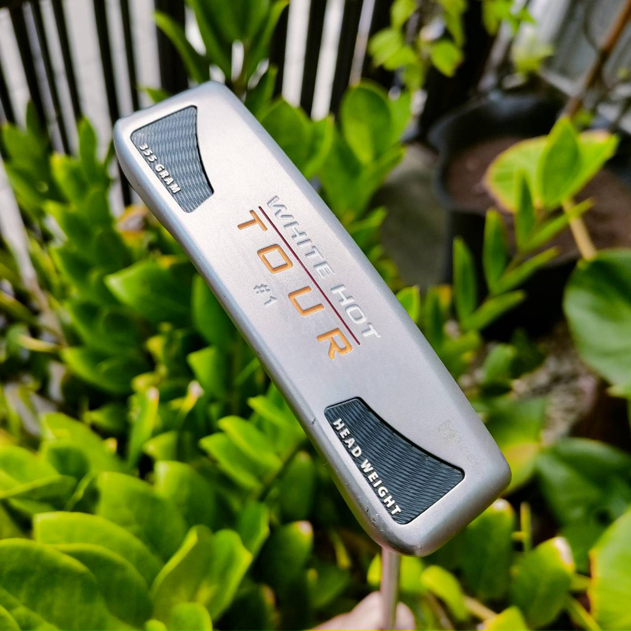 PUTTER ODYSSEY WHITE HOT TOUR #1 ความยาว 34 นิ้ว ใส่กริพ IOMIC สีเหลือง นุ่มมาก เกาะไลน์ที่สุด ไม้กอล์ฟพรีเมี่ยมมือสอง ของแท้ By NakaraLuxurious