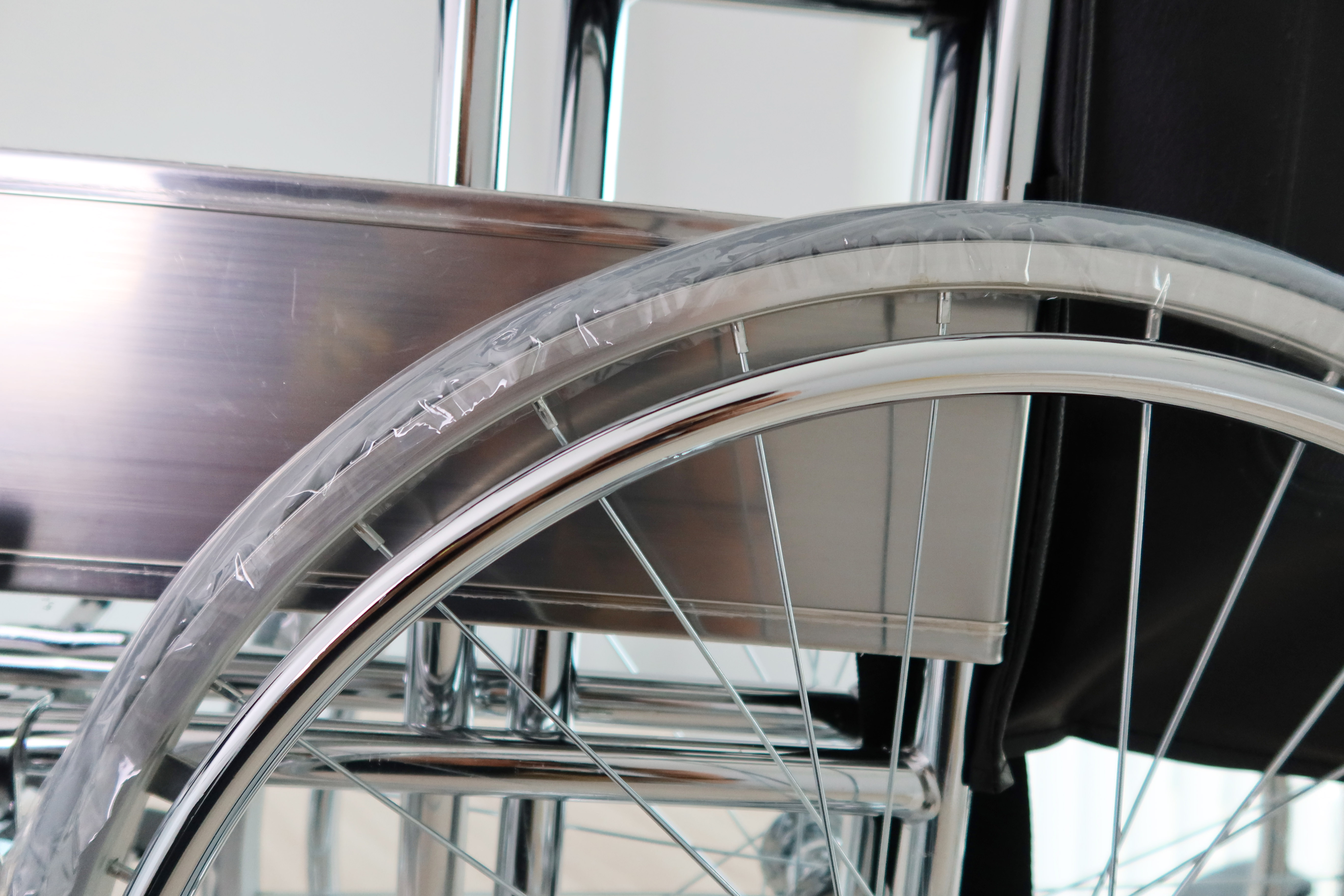 รถเข็นผู้ป่วย วีลแชร์ พับได้ เบาะนั้งสบาย รถเข็นผู้สูงอายุรถเข็นคนชรา รถเข็นผู้พิการ Wheelchair เหล็กชุบโครเมียมอย่างดี