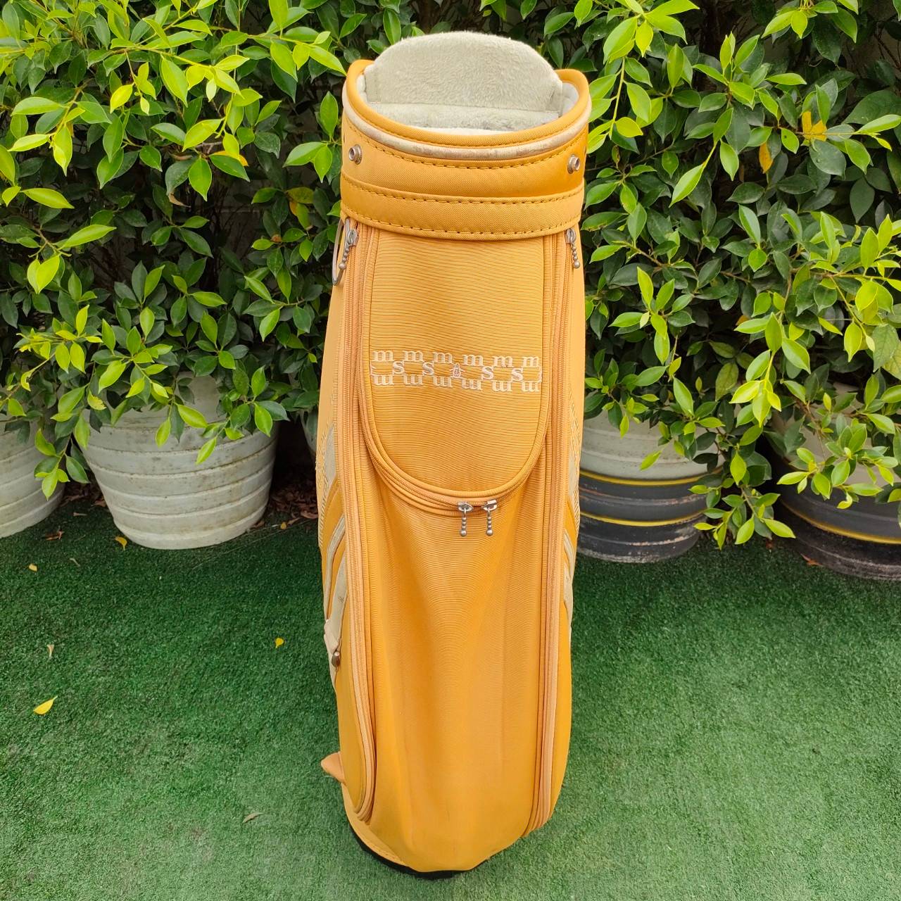 ถุงกอล์ฟ MANSINGWEAT มือสอง ถุงสีสวยมาก วัสดุดีมากๆครับ หรูหรามาก ภายในบุกำมะหยี่ แบรนด์ดี ราคาของใหม่แพงมาก