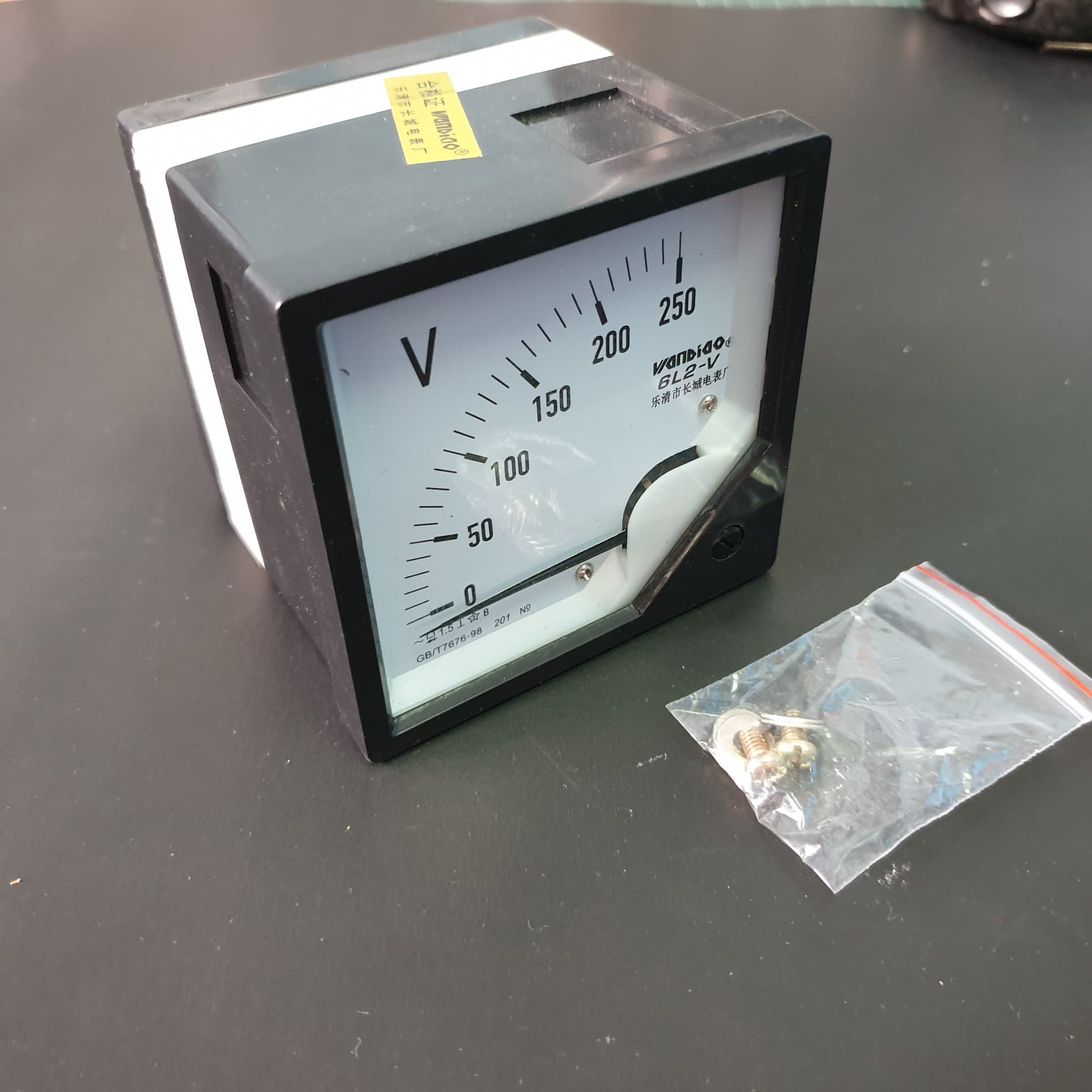 โวลต์มิเตอร์แบบเข็ม 250VAC 6L2-V AC pointer voltmeter head high precision frequency meter mutual inductance meter installation type instrument