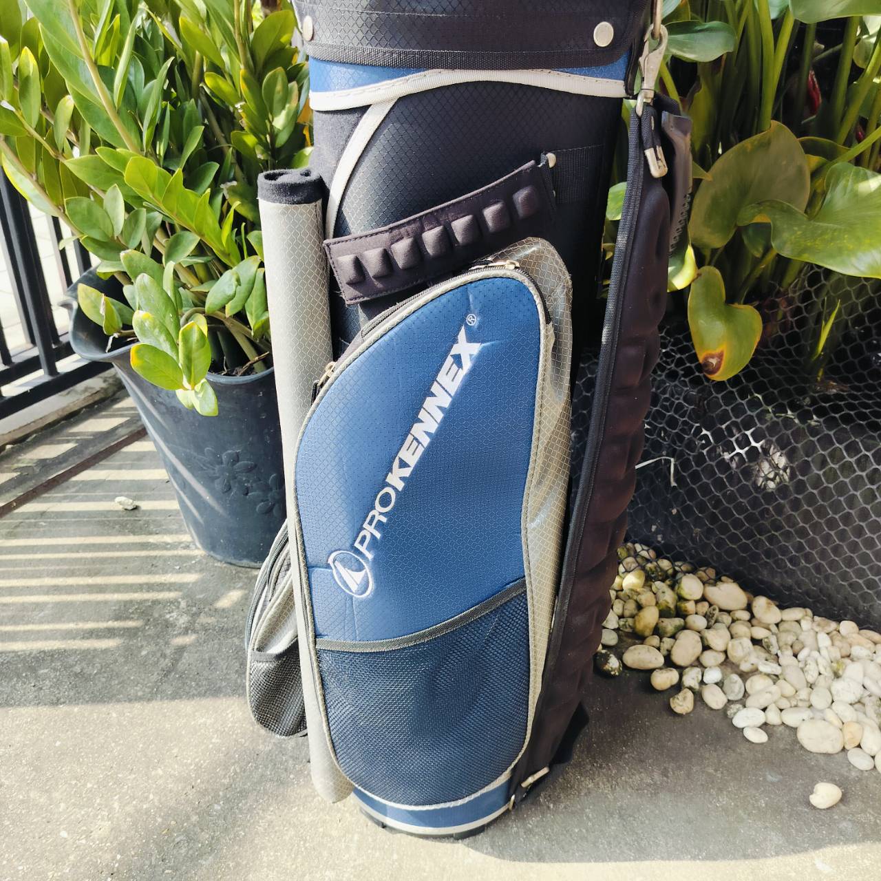 FULLSET PROKENNEX SI-30 PLUS ชุดใหญ่ หัวไม้ได้ถึง 4 หัว เดิมๆทุกชิ้น . ทั้งชุดประกอบด้วย Driver FW3 - 5 และ ไฮบริด ก้าน SI-30 PLUS FLEX R หัวใหญ่มาก ตีไกล เสียงเพราะ และมีออฟเซต ช่วยแก้ปัญหามือใหม่ ที่ชอบตีออกเฟดได้เป็นอย่างดีค่ะ