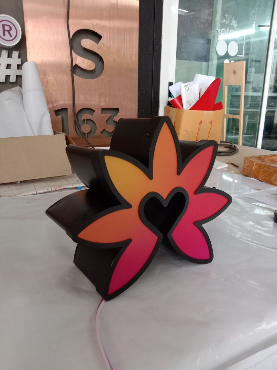 ป้ายไฟออกหน้ารูปดอกไม้