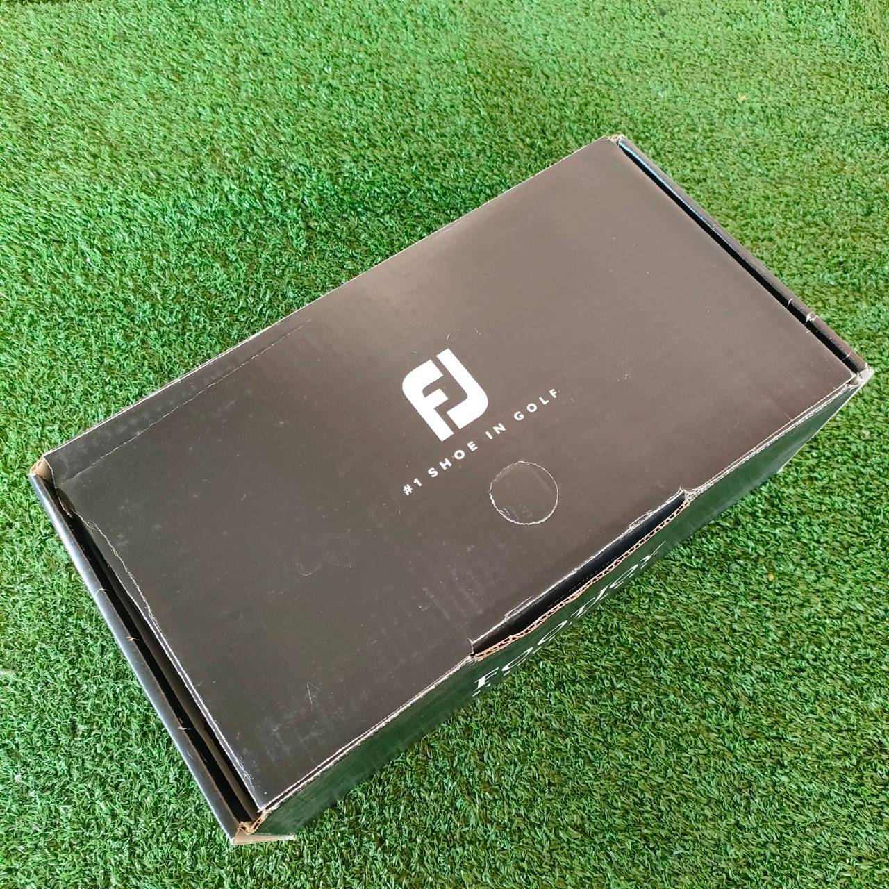 รองเท้ากอล์ฟ FJ มือสอง ไชส์ 9 XW สภาพสวยมาก เหมือนไม่ได้ใช้เลย!!! มีกล่องเดิมมาด้วยเลยค่ะ ขายบนห้างราคาเกือบหมื่น ไม้กอล์ฟมือสอง ของแท้ BY NakaraLuxurious