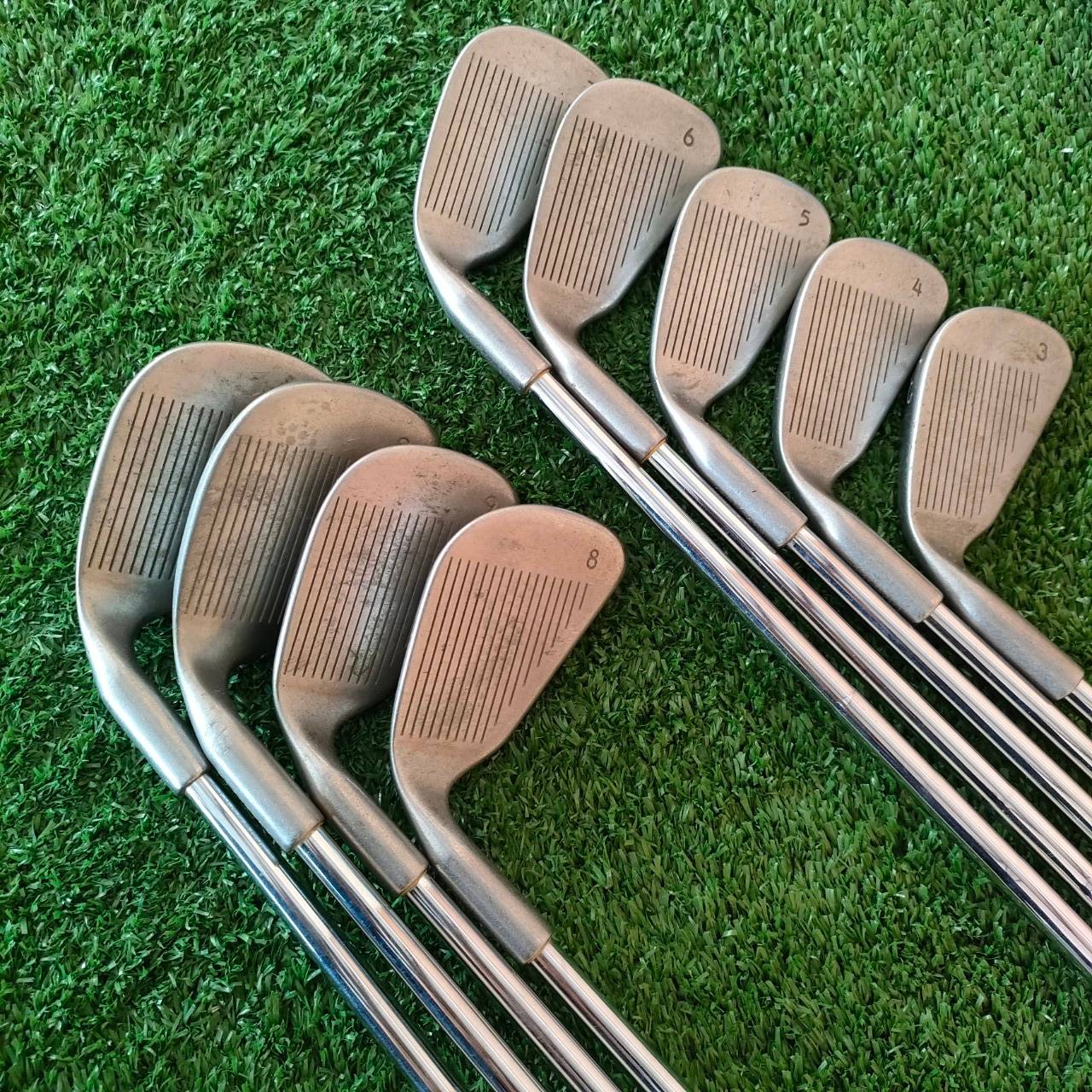 ชุดเหล็ก PING EYE2 จุดส้ม มีเหล็ก 3-9 เเละ SW W ก้าน PING เดิมๆ FLEX R ชุดนี้ยอดนิยม ตีง่าย ใบกำลังดี และเป็นร่อง U เดิม ทำให้สปินจัดมาก ใช้แข่ง PGA ไม่ได้แล้วนะ 555 แต่เล่นกับเพื่อนสบายๆจ้า