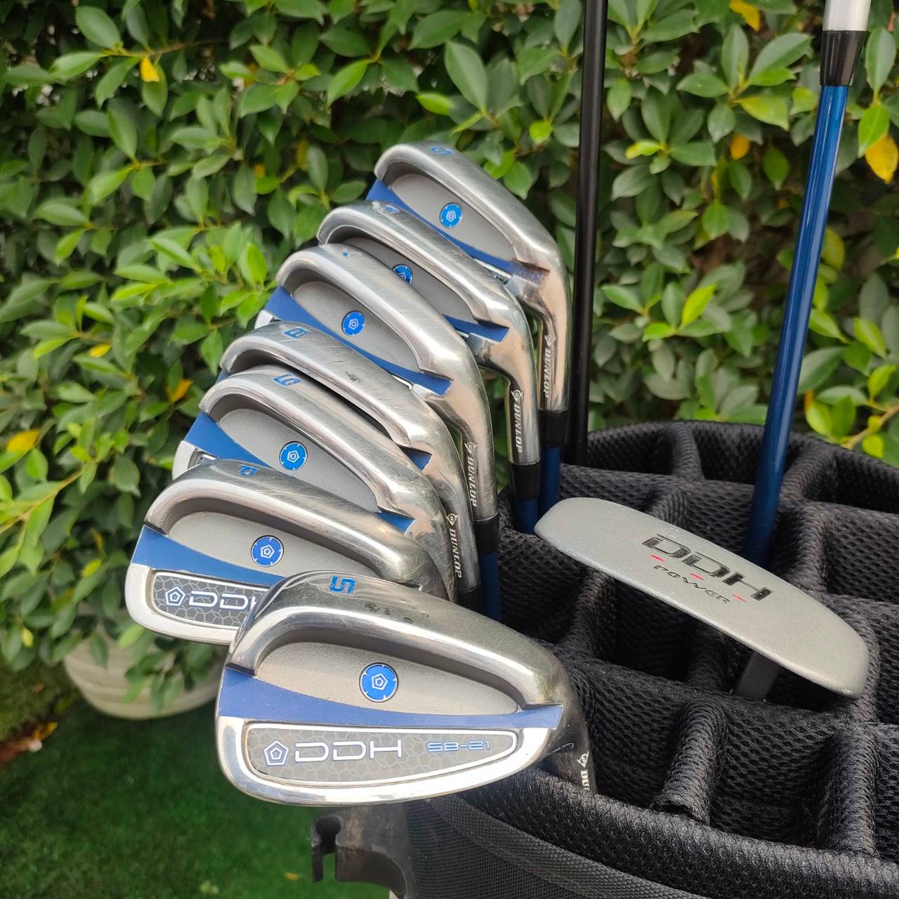 ไม้กอล์ฟครบชุด FULLSET DUNLOP DDH SB-21 ทั้งชุดประกอบด้วย ไดร์เวอร์ SAVANNA I-HWA FW3 DUNLOP DDH SB-21 HYBRID DUNLOP DDHSB-21 ชุดเหล็ก 5-9 เเละ PW SW PUTTER DDH POWER ถุงกอล์ฟ DDH สวยครบ พร้อมออกรอบได้เลย!!!