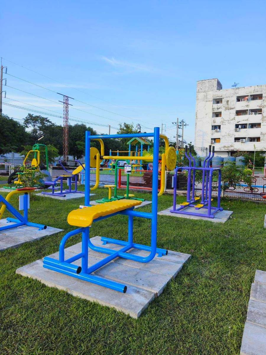 เครื่องออกกำลังกายกลางแจ้งผู้ใหญ่, ชุดอุปกรณ์ บริหารแขน หัวไหล่ หน้าอก แบบนอน ยกน้ำหนัก ลานกีฬาอเนกประสงค์ ,สวนสาธารณะ ,เทศบาล ,หมู่บ้าน ,ผลิตในไทย ,สั่งทำตามสีที่ต้องการได้ ขนาด 100x100x150 ซม.