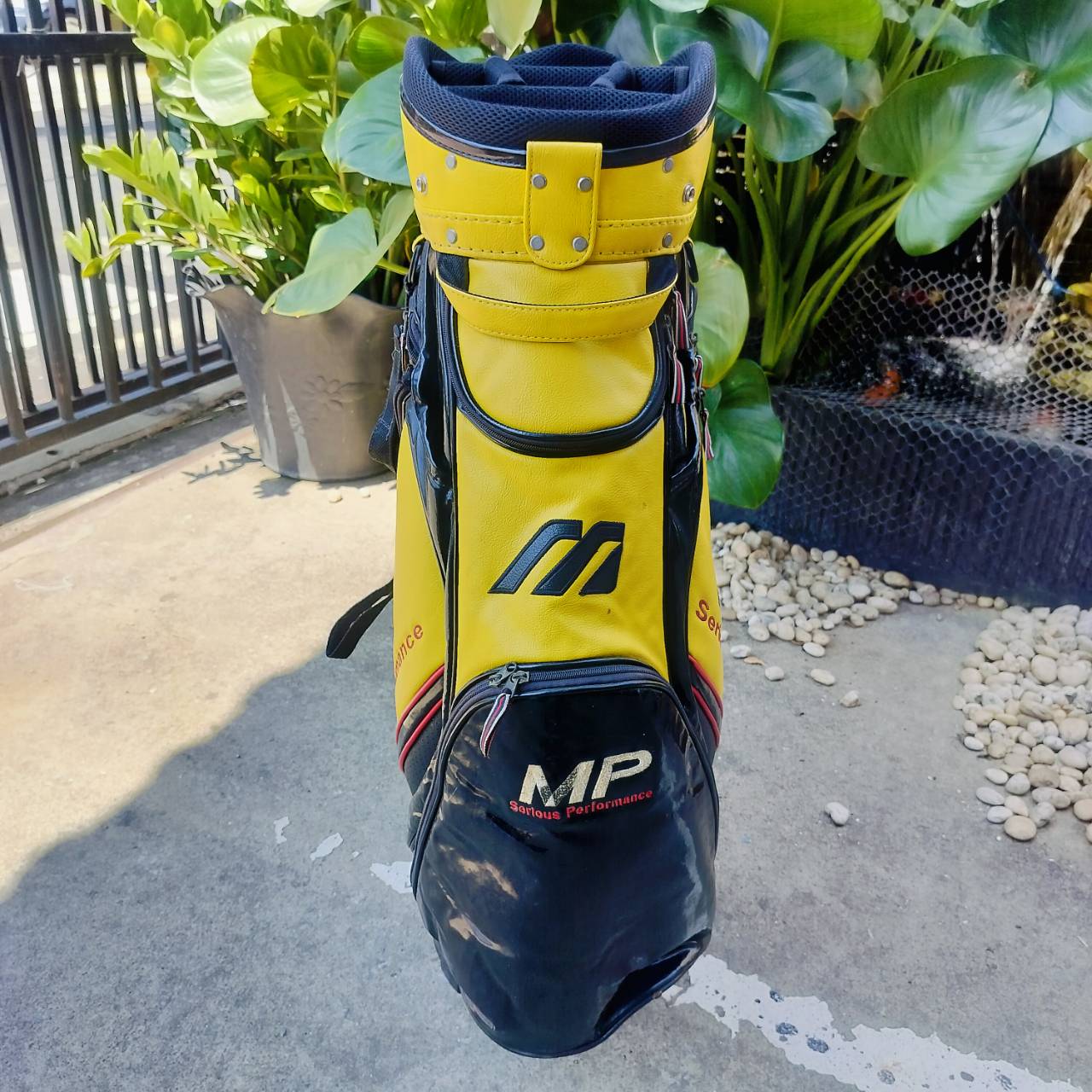 ถุงกอล์ฟ MIZUNO MP ถุง TOUR ใบใหญ่ มือสอง ของแท้ สวยมากๆ วัสดุดีมาก ออกแบบระดับโปร รุ่นนี้มือหนึ่งหมื่นกว่าบาทค่ะ!!!