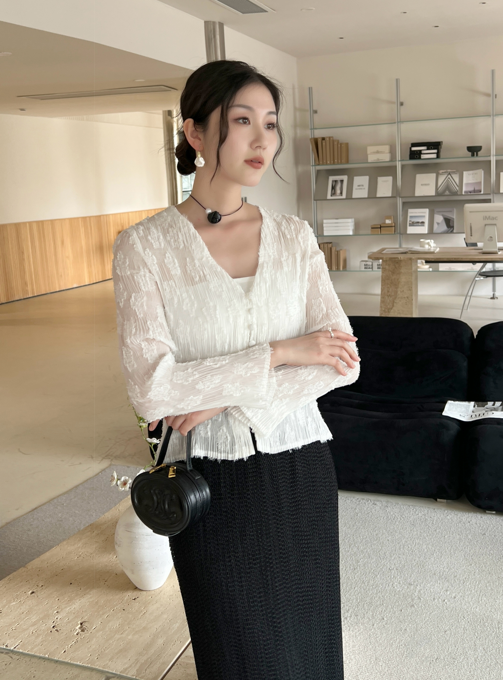 ปรับราคาลง20%!! 2MUAY รุ่น GJO2025 เสื้ออัดพลีทคุณภาพ V NECK BUTTON FRONT CRINKLE PLEATED TOP 6 สี FREE SIZE