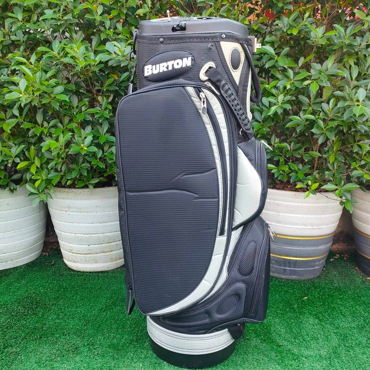❤️🔥❤️🔥❤️🔥ลดล้างสต๊อค❤️🔥❤️🔥❤️🔥 ** ถุงกอล์ฟ ของใหม่มือหนึ่ง ตำหนิ ทีช่องเสียบไม้กอล์ฟ มีภาพให้ชมครับ *** . ถุงกอล์ฟ BURTON Club - Lok