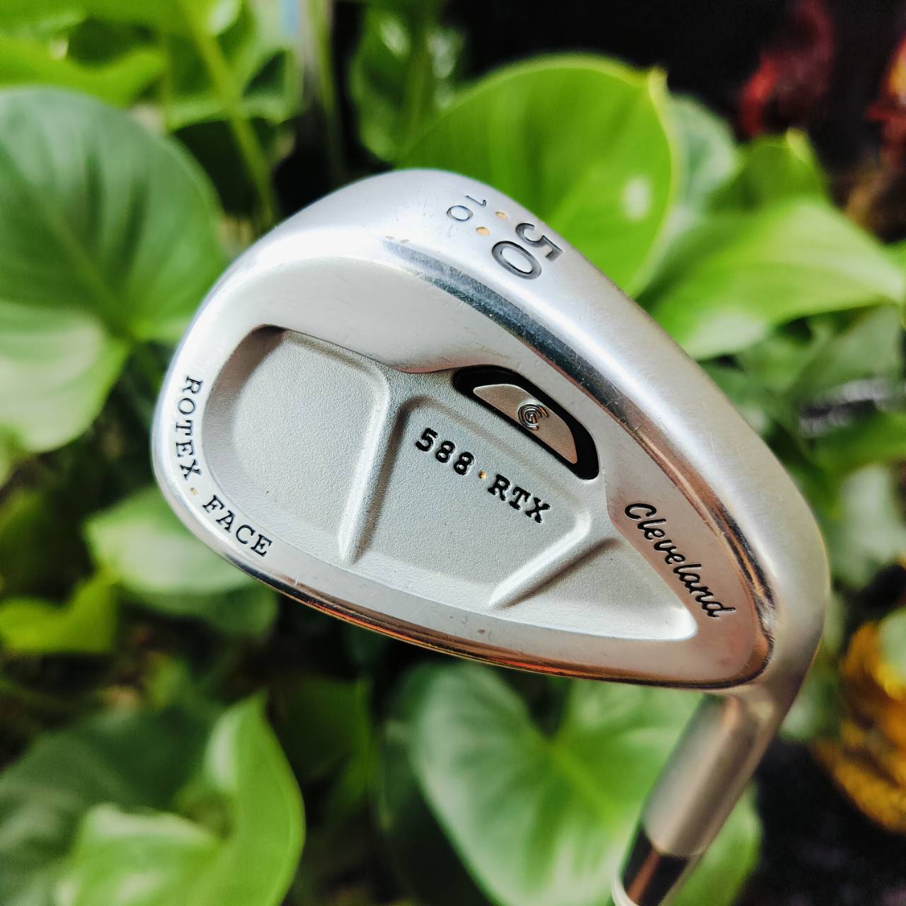WEDGE CLEVELAND 588 RTX องศา 50 BOUNCE 10 ก้าน DYNAMIC GOLD S200 . ตัวนี้หน้า ROTEX FACE สปินจัดๆ มี MILLED ที่หน้าใบ และมีการออกแบบ ให้มี CAVITY เล็กน้อย เพื่อง่ายต่อการตี ไม้กอล์ฟพรีเมี่ยมมือสอง ของแท้ By NakaraLuxurious