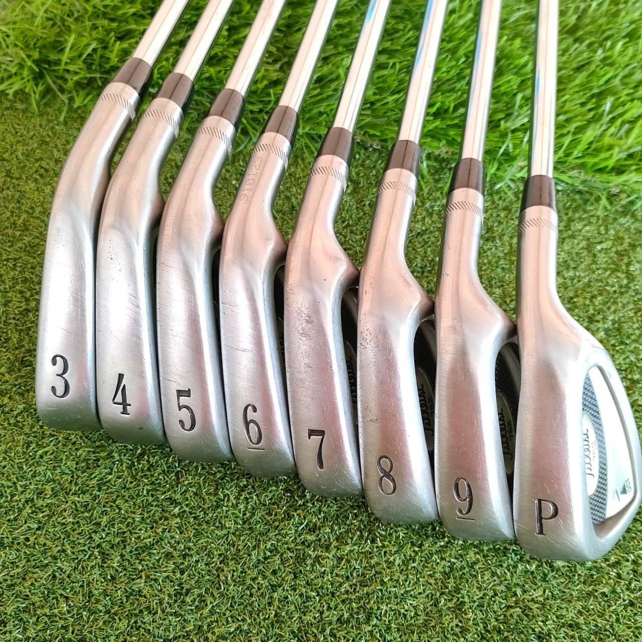 ชุดเหล็ก TITLELIST 762 DCI มีเหล็ก 3-9 PW ทั้งหมด 8 ชิ้น ก้าน DYNAMIC GOLD R300 เหล็กคม ตีไม่ยากครับ ให้สปินได้จัด