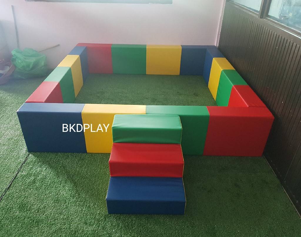 บ่อบอลพร้อมบันได บ่อบอลสี่เหลี่ยมนุ่มนิ่ม , คอกบอล กันกระแทก เบาะนุ่ม หนัง pvc คอกกั้นเด็ก ,ของเล่นนุ่มนิ่ม เครื่องเล่นสนามในร่ม KidZoneSI-02