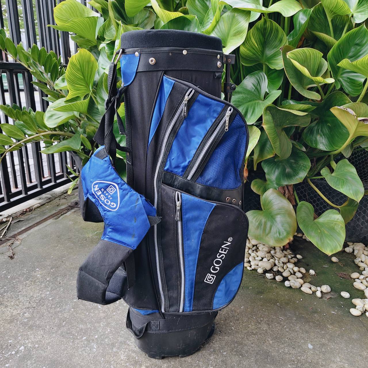 ถุงกอล์ฟขาตั้ง GOSEN JAPAN ของแท้ มือสอง สภาพปานกลาง รายละเอียดตามรูปเลยค่ะ