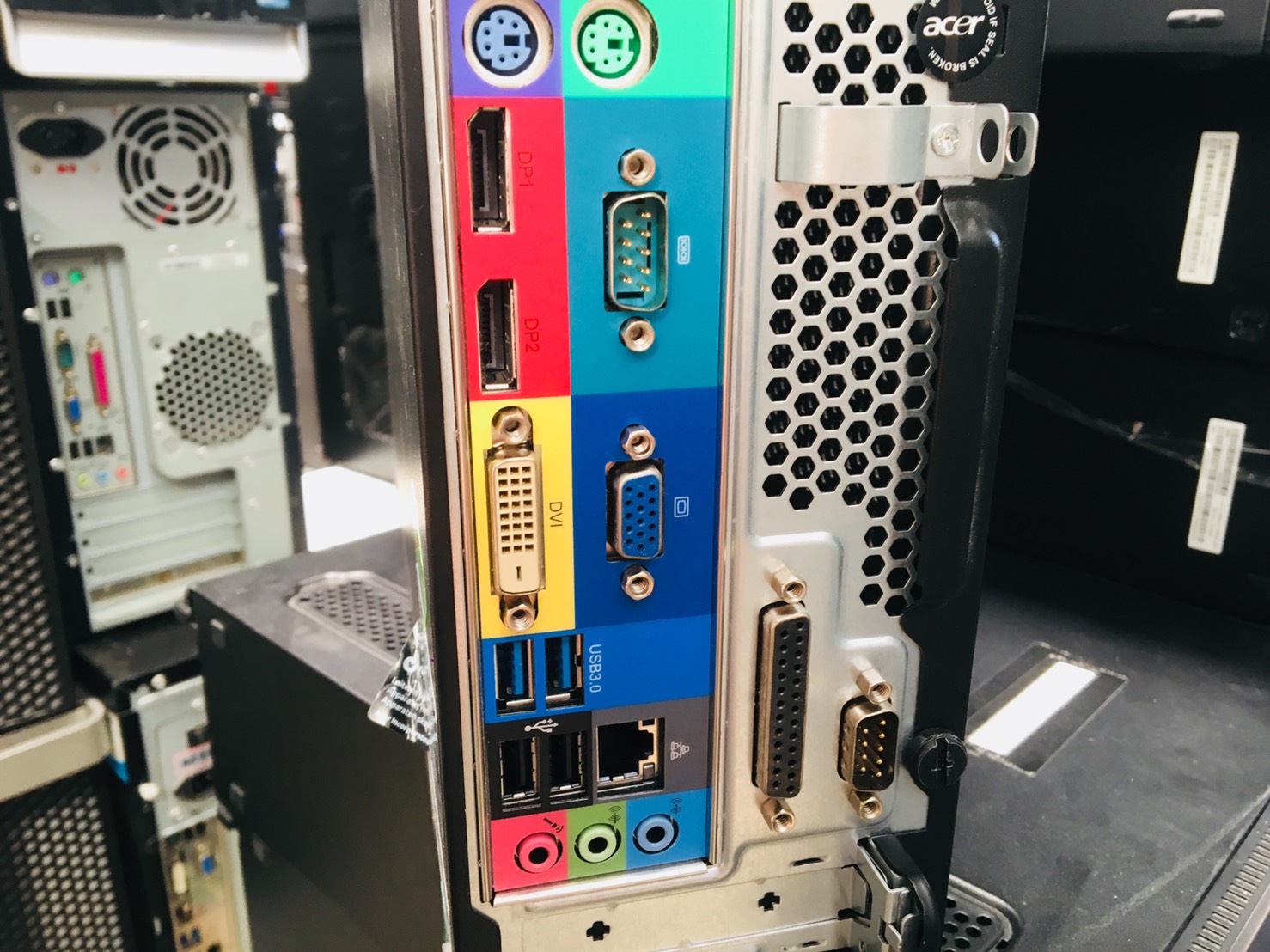 Acer Veriton X6630G SFF คอมพิวเตอร์ตั้งโต๊ะ