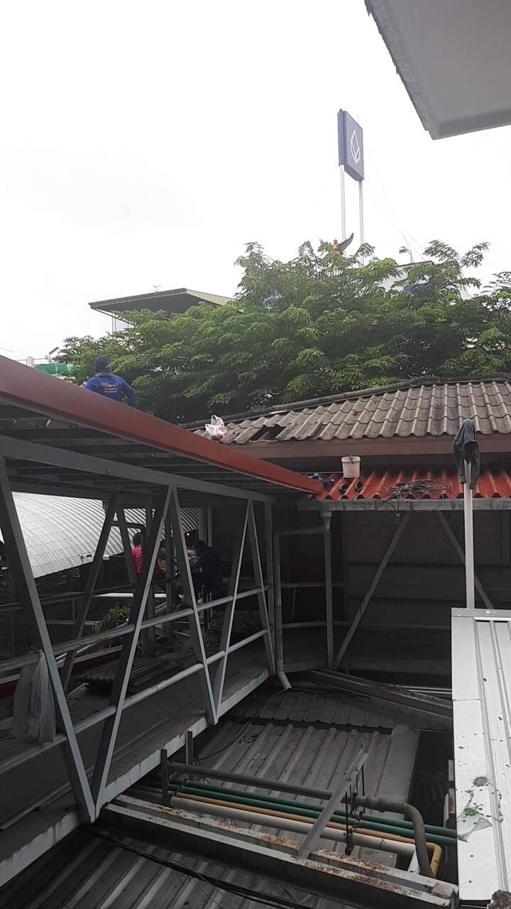 งานเปลี่ยนหลังคา ตึกพระสุจริตสุดา (ในรัชกาลที่ 6) ร.พ.ศิริราช