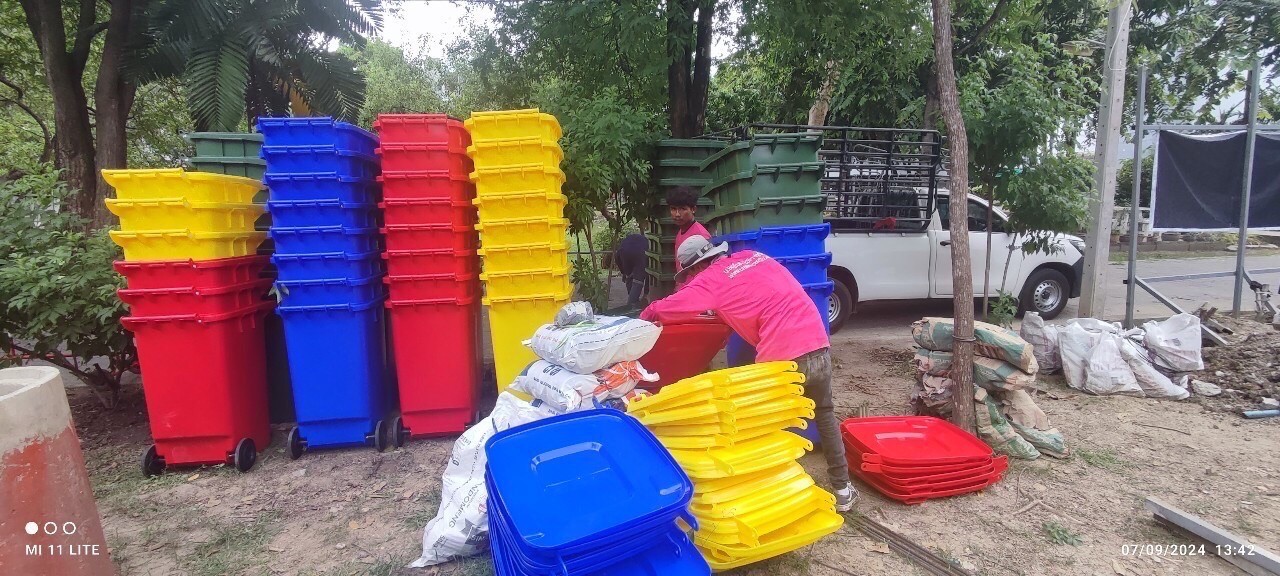 ม.ศิลปากร งานก่อสร้างจุดทิ้งขยะ