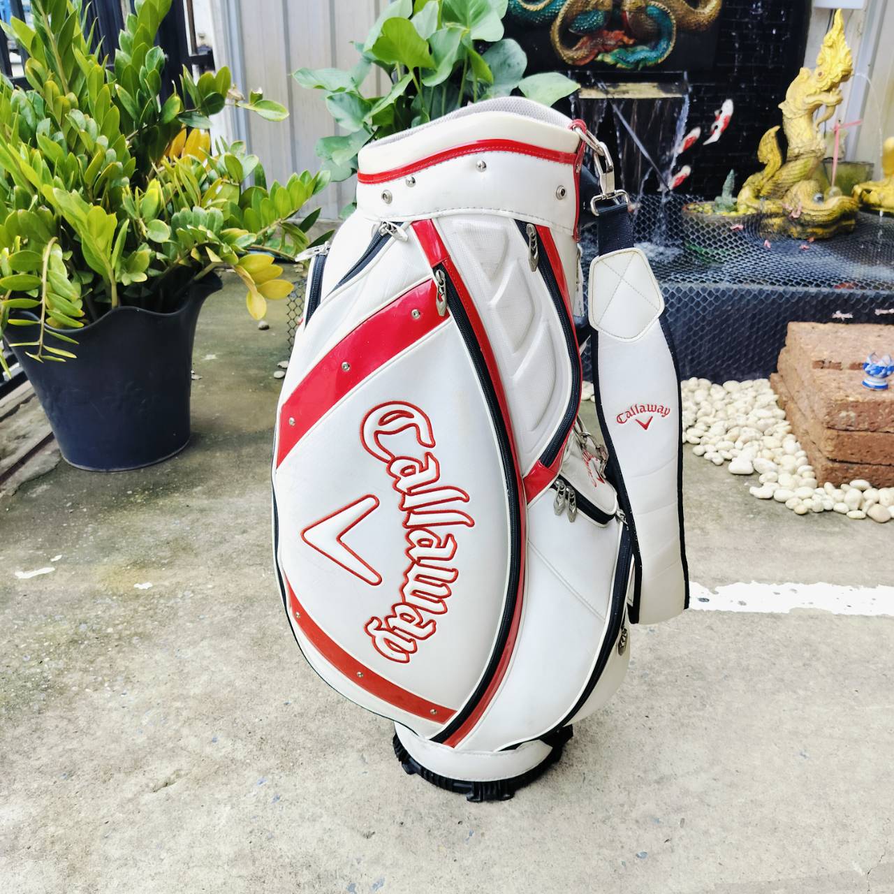 ถุงกอล์ฟ Callaway มือสอง สีขาว ขอบแดง ถุง TOUR น้ำหนักเบา ช่องใส่ของเยอะ