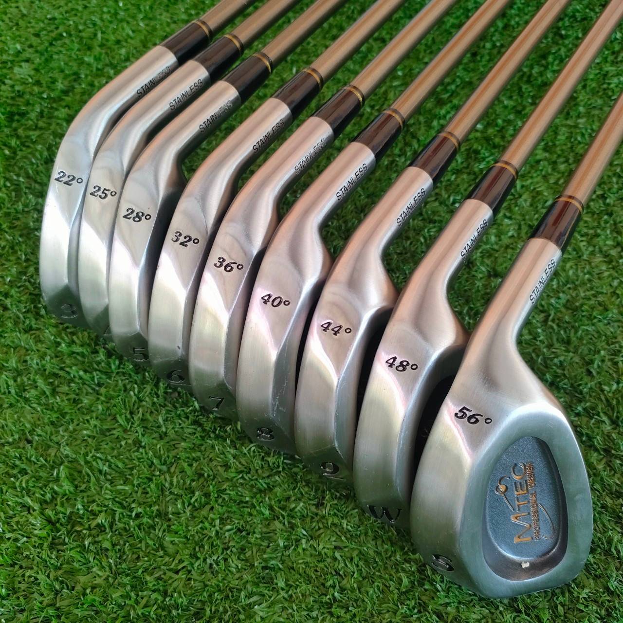 ชุดเหล็ก MTEC PROFESSIONAL DESIGN ของใหม่!!! ไม่เคยใช้งาน!!! มีเหล็ก 3 - 9 เเละ PW SW ก้าน MTEC FLEX R SOLE งามมาก ออกแบบโดยช่างระดับโลก!! มือหนึ่ง ของแท้ BY NakaraLuxurious