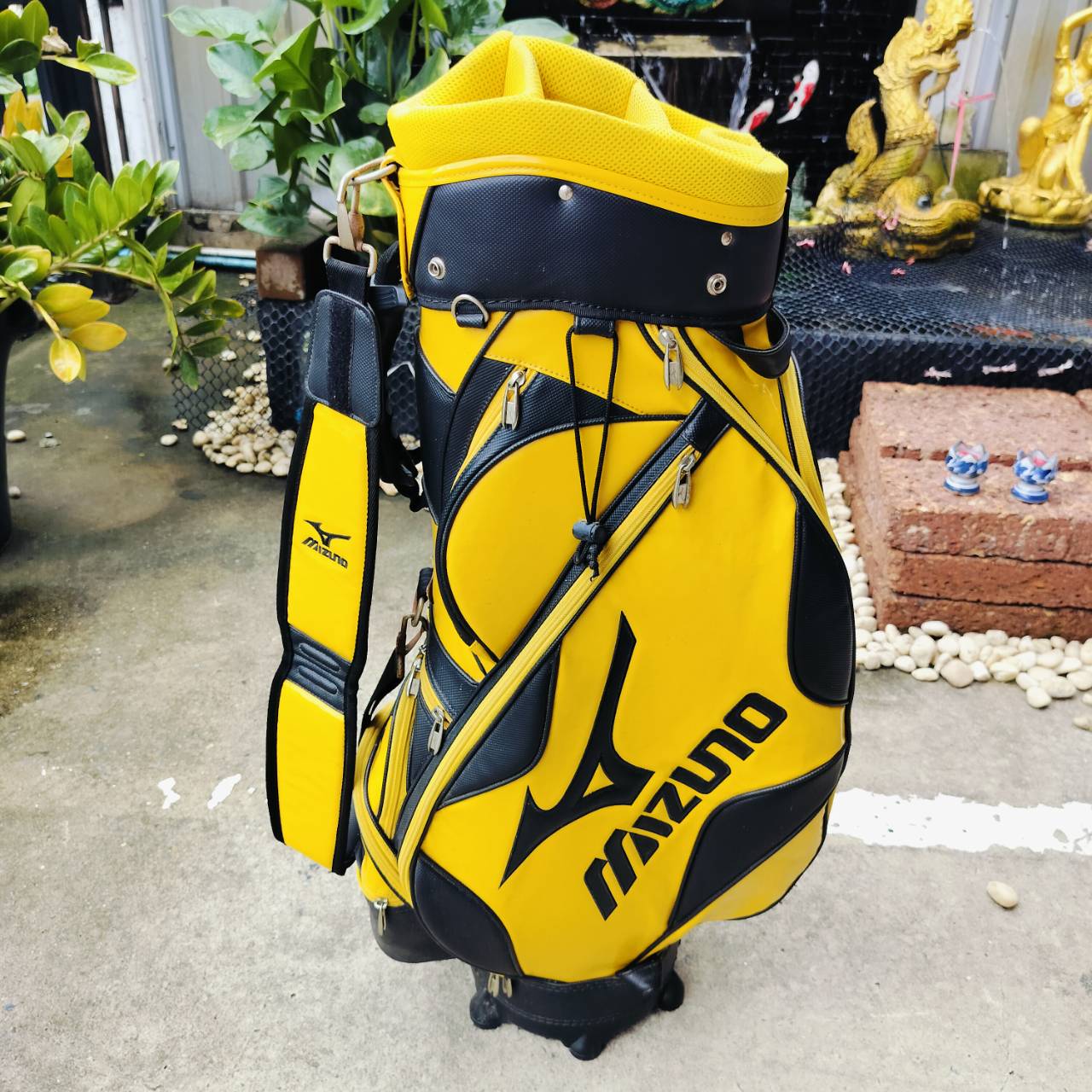 ถุงกอล์ฟ MIZUNO มือสอง ของแท้ สีเหลือง หนังแก้ว สวยมาก ดีไซน์สปอร์ตพรีเมี่ยมญี่ปุ่น