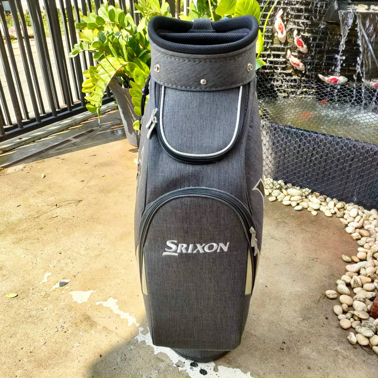 ถุงกอล์ฟ SRIXON ของศูนย์ มือสอง สภาพเหมือนใหม่ ไม่เคยใช้งานเลยครับ ถุงสวย เรียบหรู สไตล์ญี่ปุ่นๆ ไม้กอล์ฟพรีเมี่ยมมือสอง By NakaraLuxurious