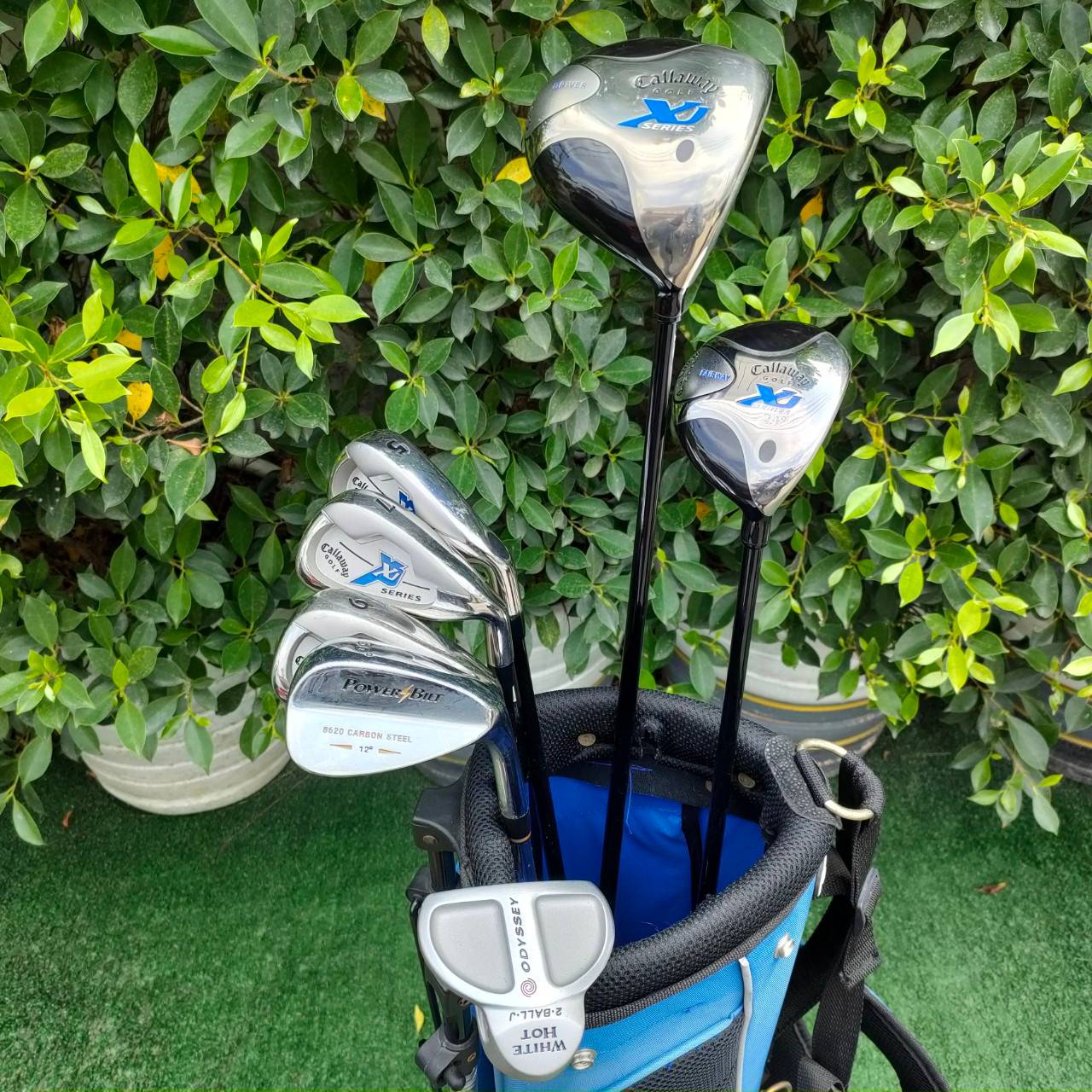 ** ไม้กอล์ฟสำหรับเด็ก ** FULLSET CALLAWAY GOLF ทั้งชุดประกอบด้วย หัวไม้ เเละ FAIRWAY ชุดเหล็ก CALLAWAY XJ SERIES มีเหล็ก 5,7,9 ความยาวของเหล็ก 7 **34 นิ้ว ** PUTTER ODYSSEY WEDGE องศา 60 พร้อม ถุงกอล์ฟ CALLAWAY