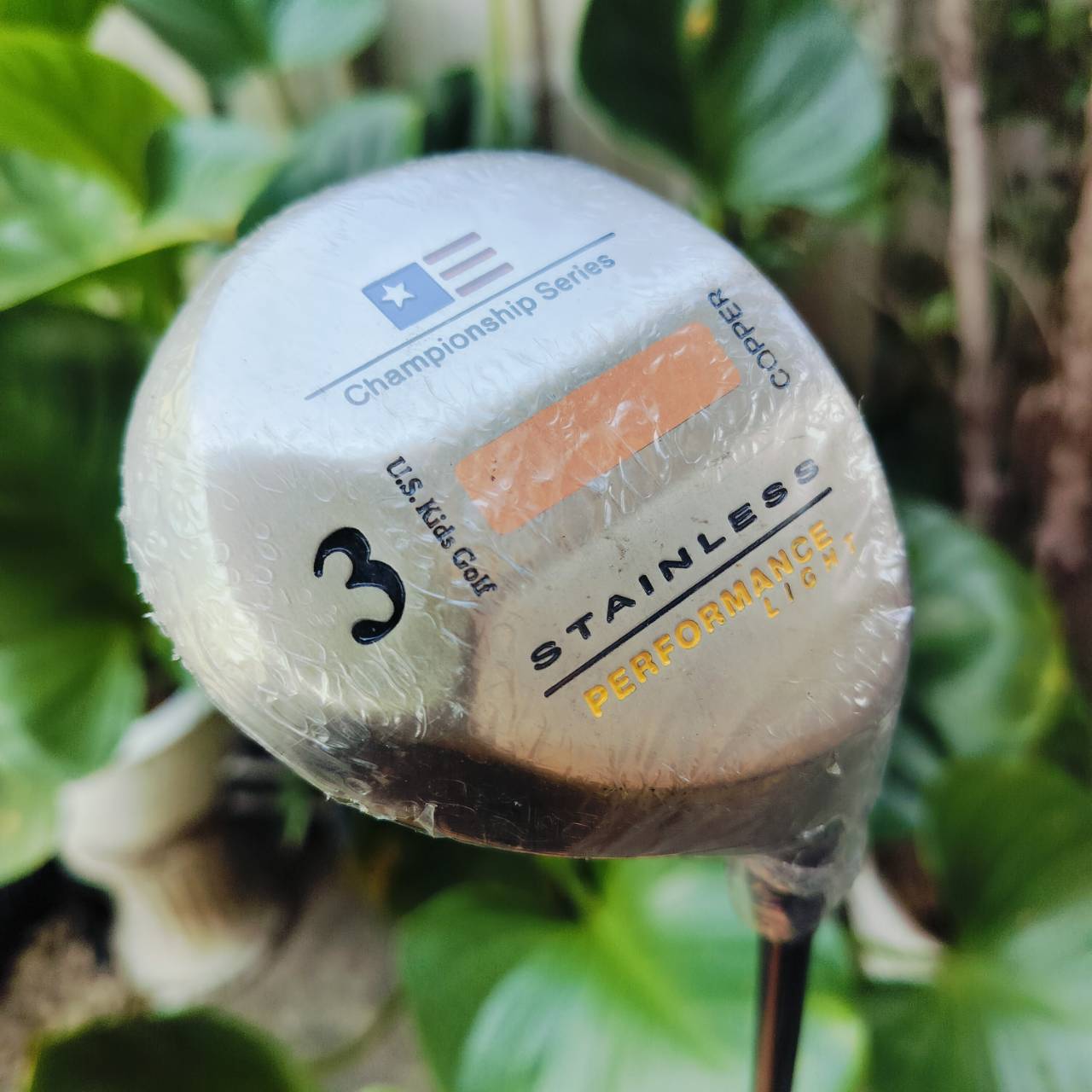 FW3 USKG CHAMPIONSHIP SERIES STAINLESS PERFORMANCE LIGHT ความยาว 41 นิ้ว สำหรับช่วงอายุ 9-11 ก้าน PERFORMANCE มีทองแดงผสม เพื่อทำบล๊านซ์ และดึง CG ให้ต่ำลง ดีที่สุดสำหรับๆน้องๆนักกอล์ฟเยาชน