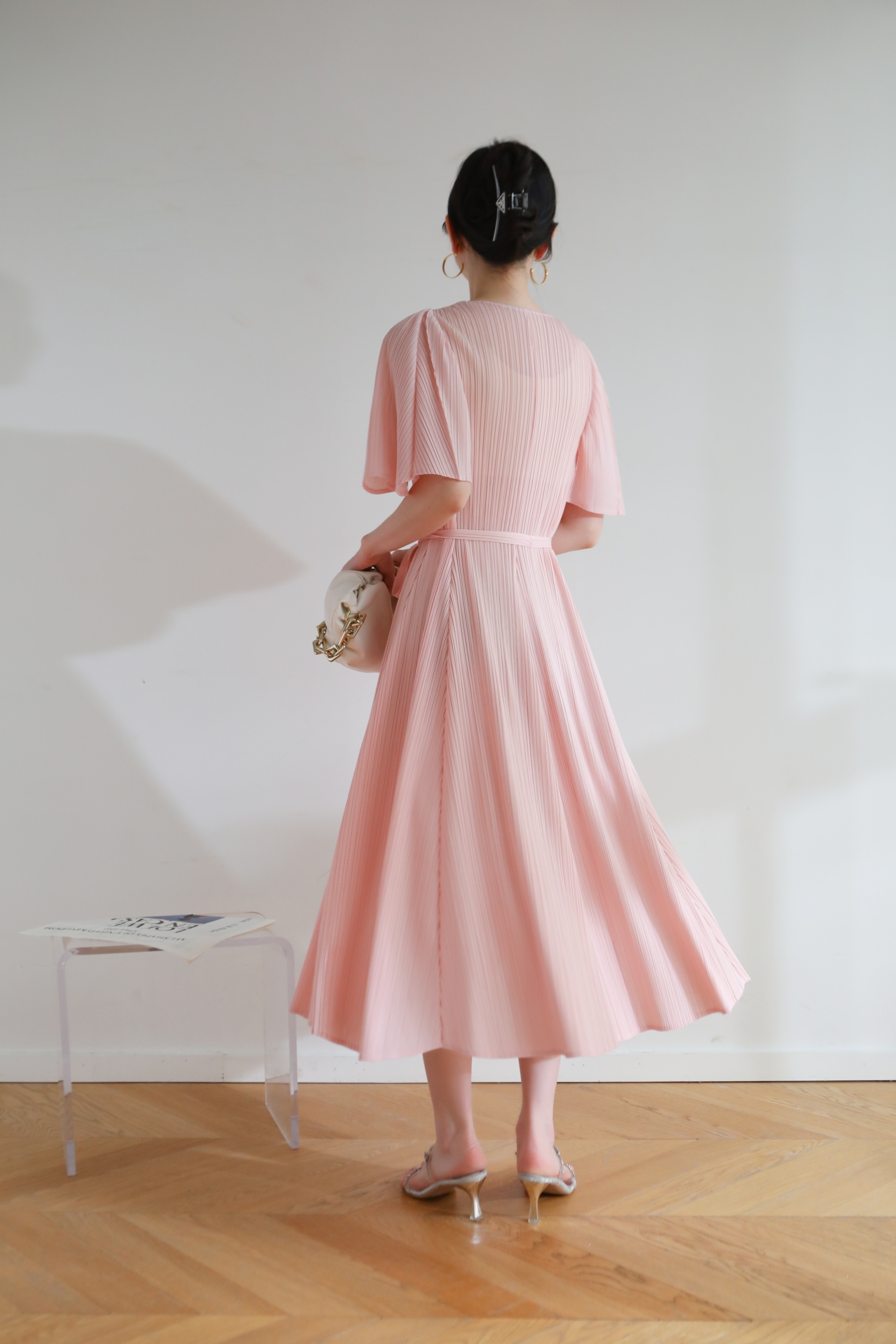 2MUAY รุ่น GJO3653 เดรสผู้หญิง เดรสพลีทคุณภาพ 10สี FREE SIZE V NECK FLARE SLEEVE PLEATED DRESS