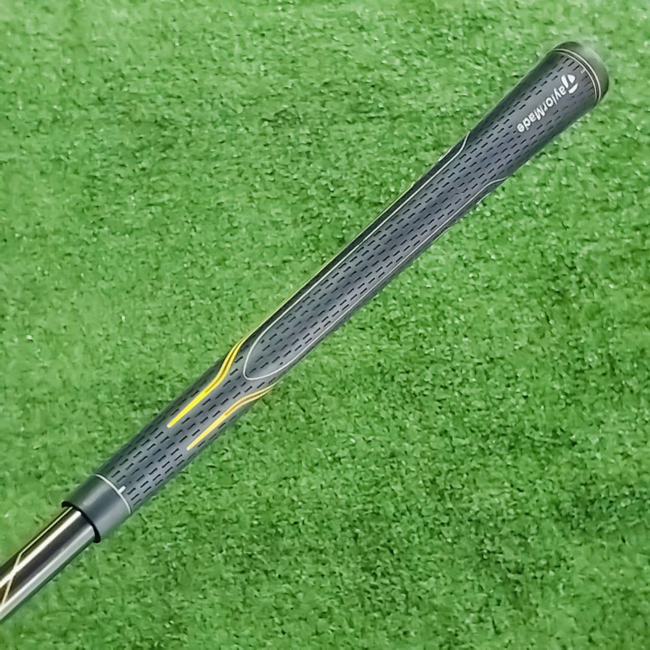 HYBRID 4 TAYLORMADE RBZ ST2 องศา 22 ก้าน ROCKET FUEL FLEX R ไฮบริดหน้าเด้ง มี POCKET อยู่ที่ด้านหน้า ช่วยส่งพลัง ทั้งเสียงและฟีลลิ่งดีมากๆ ไม้กอล์ฟพรีเมี่ยมมือสอง ของแท้ By NakaraLuxurious