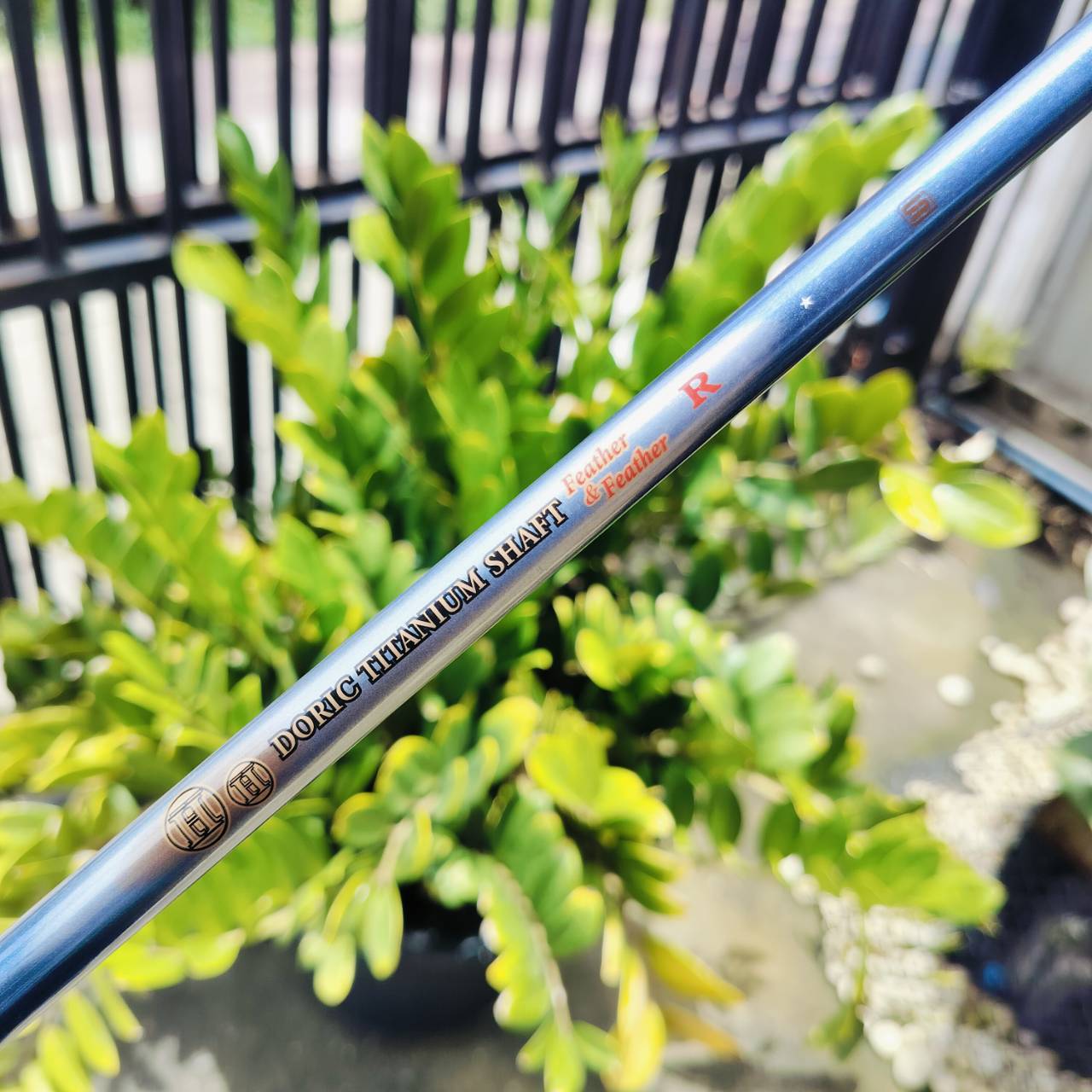 ชุดเหล็ก HONMA Twin Marks Feather & Feather ในตำนาน มีสองเหรียญที่เป็นเอกลักษณ์ เป็นซีรี่พรีเมี่ยมของ HONMA ก้าน DORIC TITANIUM *1 ดาว* ไม้กอล์ฟพรีเมี่ยมญี่ปุ่นมือสอง ของแท้ By NakaraLuxurious