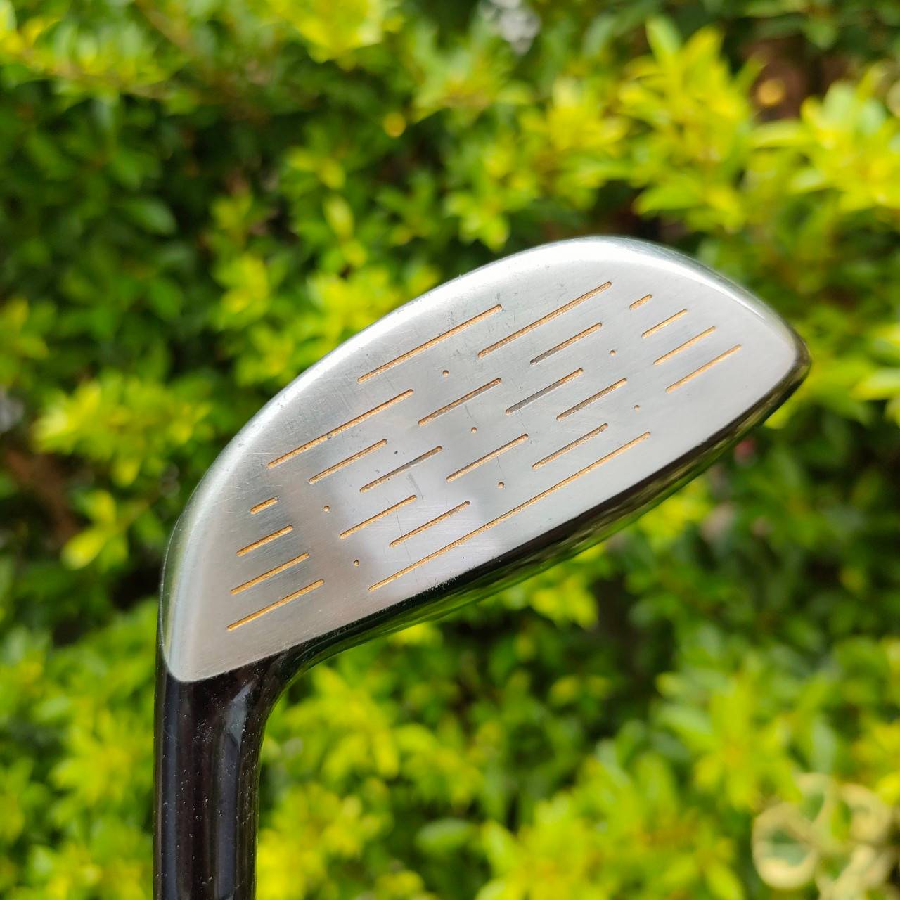 FW7 SWORD iZU HSL180 ก้าน SWORD iZ55 FLEX R เป็นหัวไม้ที่ตีง่ายที่สุด!!! ลูกลอยง่าย และตรงมาก ชดเชยความผิดพลาดสูง มีหมุดถ่วงด้านหลังสองจุด ทำให้กระจายน้ำหนักได้ดี!!! ไม้กอล์ฟมือสอง ของแท้ BY NakaraLuxurious