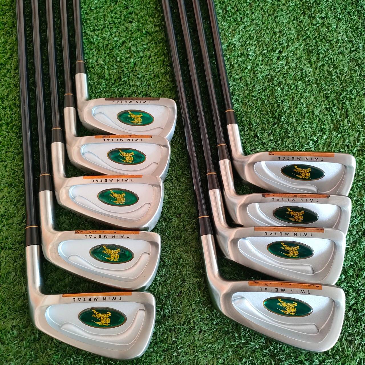 ชุดเหล็ก BURBERRY TWIN METAL ของใหม่!! มีเหล็ก 3-9 เเละ PW SW ก้าน BURBERRY FLEX R TWIN METAL คือมีทองแดงผสม ทำให้จุดสปีตสปอตกว้างขึ้นมาก!! มือหนึ่ง ของแท้ BY NakaraLuxurious