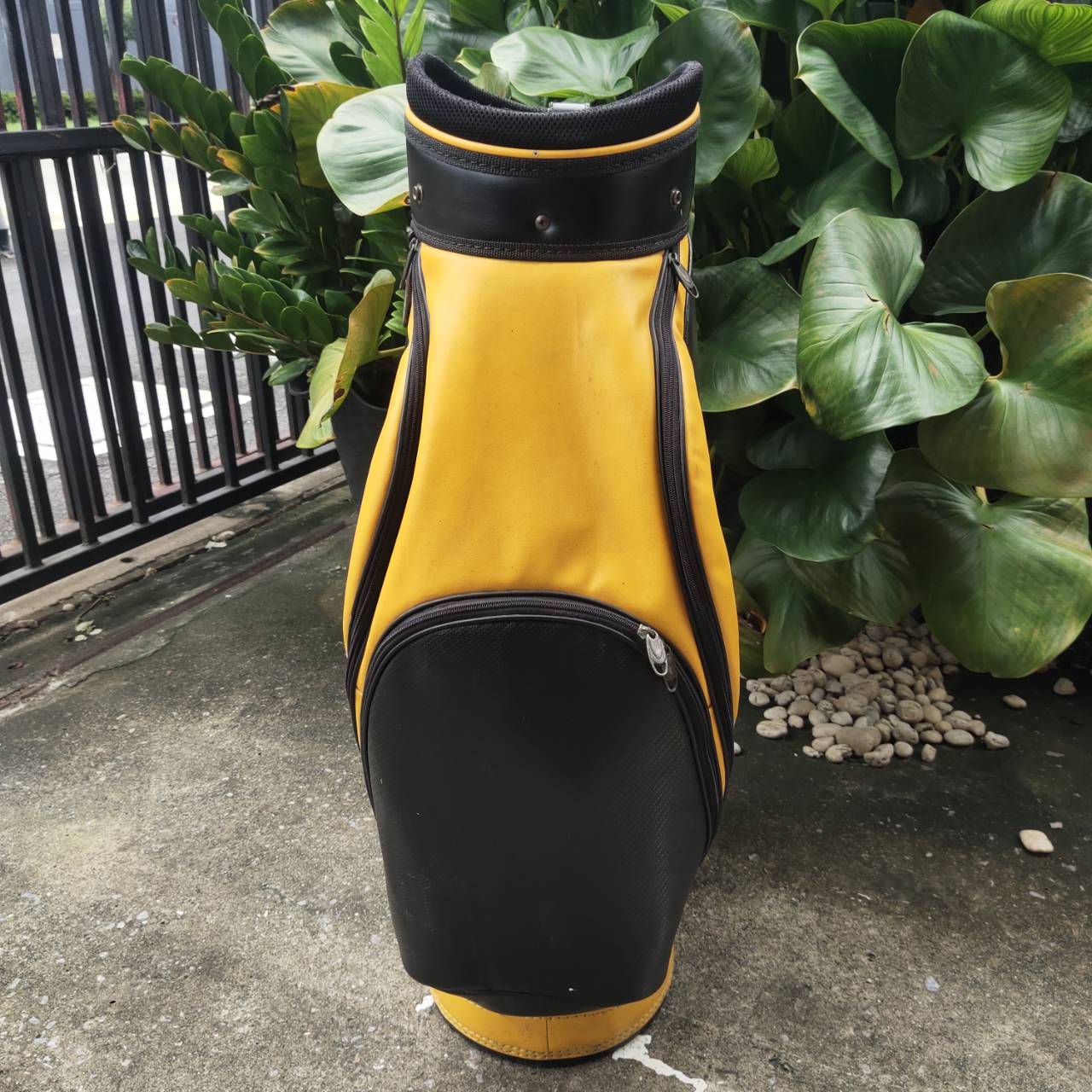 ถุงกอล์ฟ BLEND มือสอง ** ซิป COVER แตก และสภาพ ของ COVER ไม่ดีแล้วนะคะ **