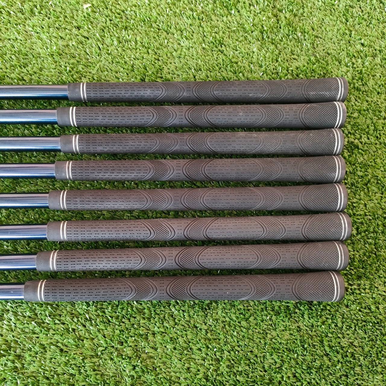 ชุดเหล็ก CALLAWAY BIG BERTHA X-12 มีเหล็ก 4-9 เเละ PW SW ก้าน RCH 99 FLEX FIRM รุ่นนี้ดังมาก เพราะตีง่ายมาก นุ่ม X SERIES ใบไม่ใหญ่มาก ตีได้ระยะ และก้านเจาะทะลุ ได้ฟีลลิ่งสุดๆครับ