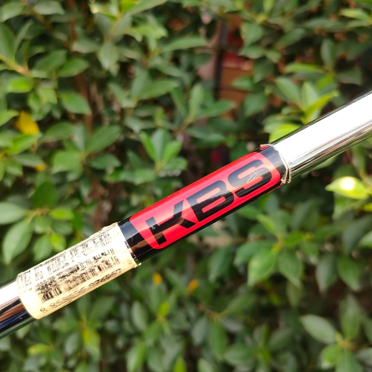 SW PING EYE2 XG จุดดำ ก้าน KBS TOUR FST เป็น WEDGE รุ่นใหม่ ที่ผลิตมาให้เป็นทรงวินเทจ รักษาความคมของร่องหน้าไม้ แบบสับๆของ EYE2 องศา 56 FLEX WEDGE ก้านดีมากๆเหมาะกับเวทมาก จำนวนผลิตน้อย นานๆเข้ามาที