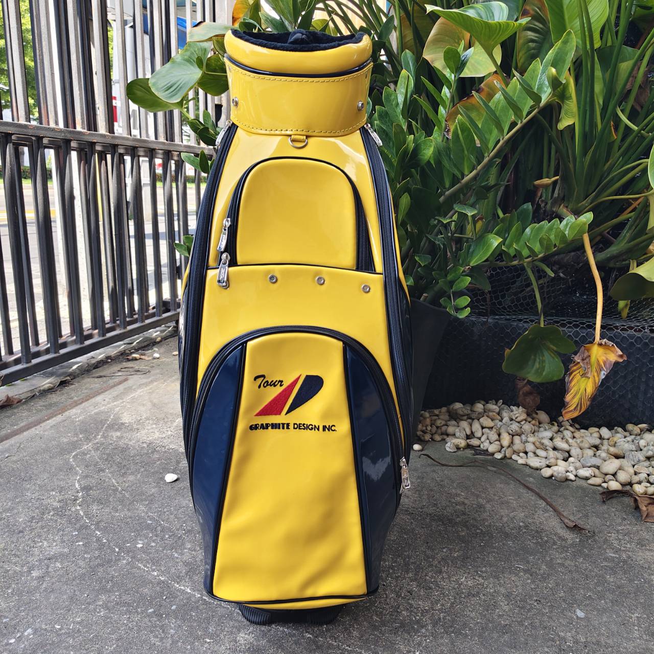 ถุงกอล์ฟ TOUR AD ถุง TOUR ใบใหญ่ มือสองสภาพสวยมาก แทบไม่ได้ใช้เลย วัสดุดีมากๆ ภายในบุกำมะหยี่