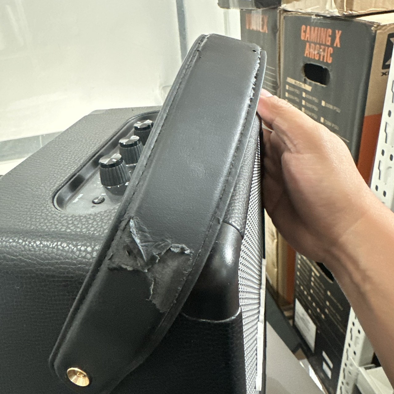 Marshall Tufton + Ac Adapter ***หูจับหนังถลอก ไม่มีผลต่อการใช้งาน