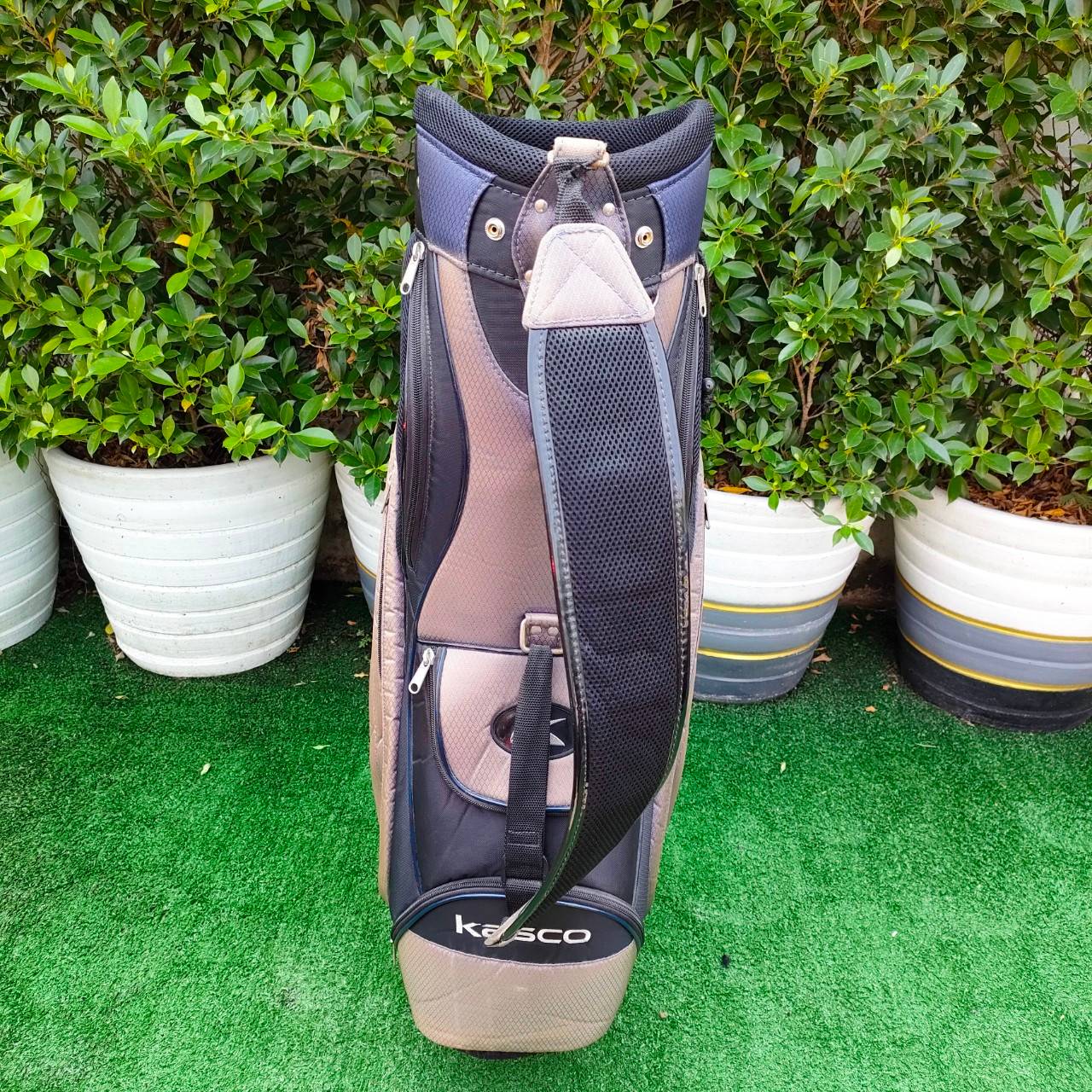 ถุงกอล์ฟ KASCO มือสอง สภาพสมบูรณ์ มีซีดนิดหน่อย ตามรูป แต่โดยรวมสวยครับ