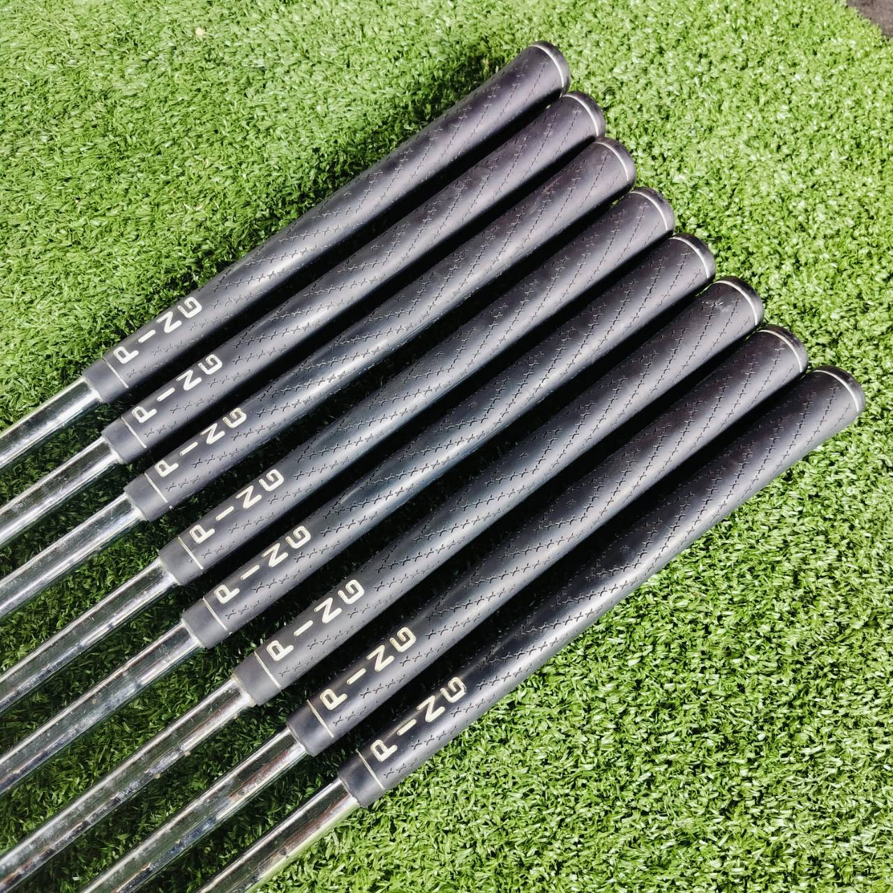 *** ไม้กอล์ฟมือซ้าย *** ชุดเหล็ก PING G2 วัสดุของ PING พิเศษอย่างมาก เป็นเอกสิทธิ์ เนื้อวัสดุช่วยให้ การตีเหล็กได้นุ่มนวลเข้าบอลง่าย ไม้กอล์ฟพรีเมี่ยมมือสอง ของแท้ By NakaraLuxurious