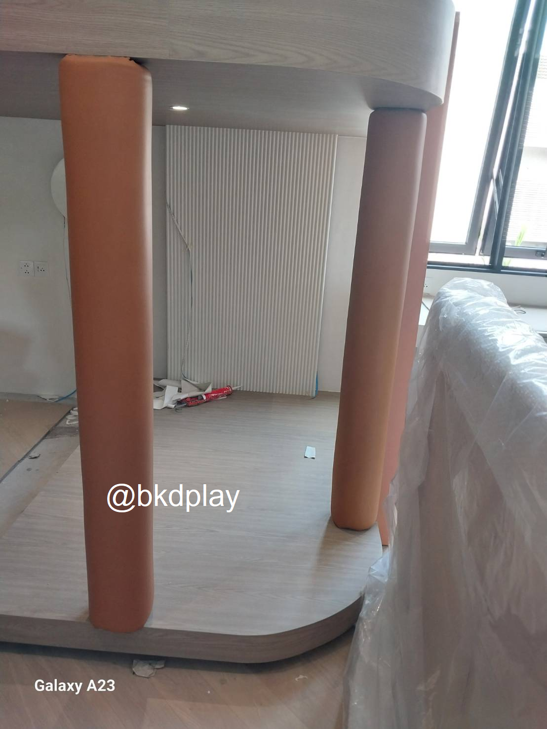 รับทำผนังกันกระแทก บุผนังห้อง หุ้มเสากันกระแทก บุหุ้มหนัง สั่งทำตามขนาดและสี