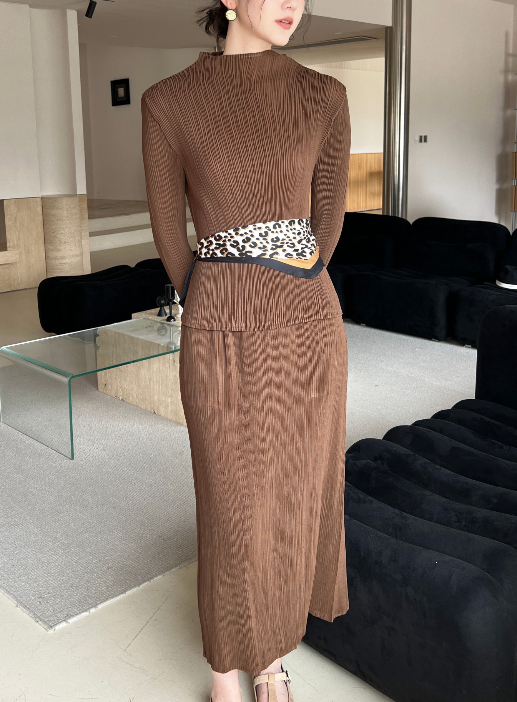 ปรับราคาลง20%!! 2MUAY รุ่น GJO11032/ GJO11044 เซ็ตพลีทผ้าแมตต์ HIGHNECK LONGSLEEVE TOP WITH PENCIL SKIRT PLEATED SET 10 สี FREE SIZE