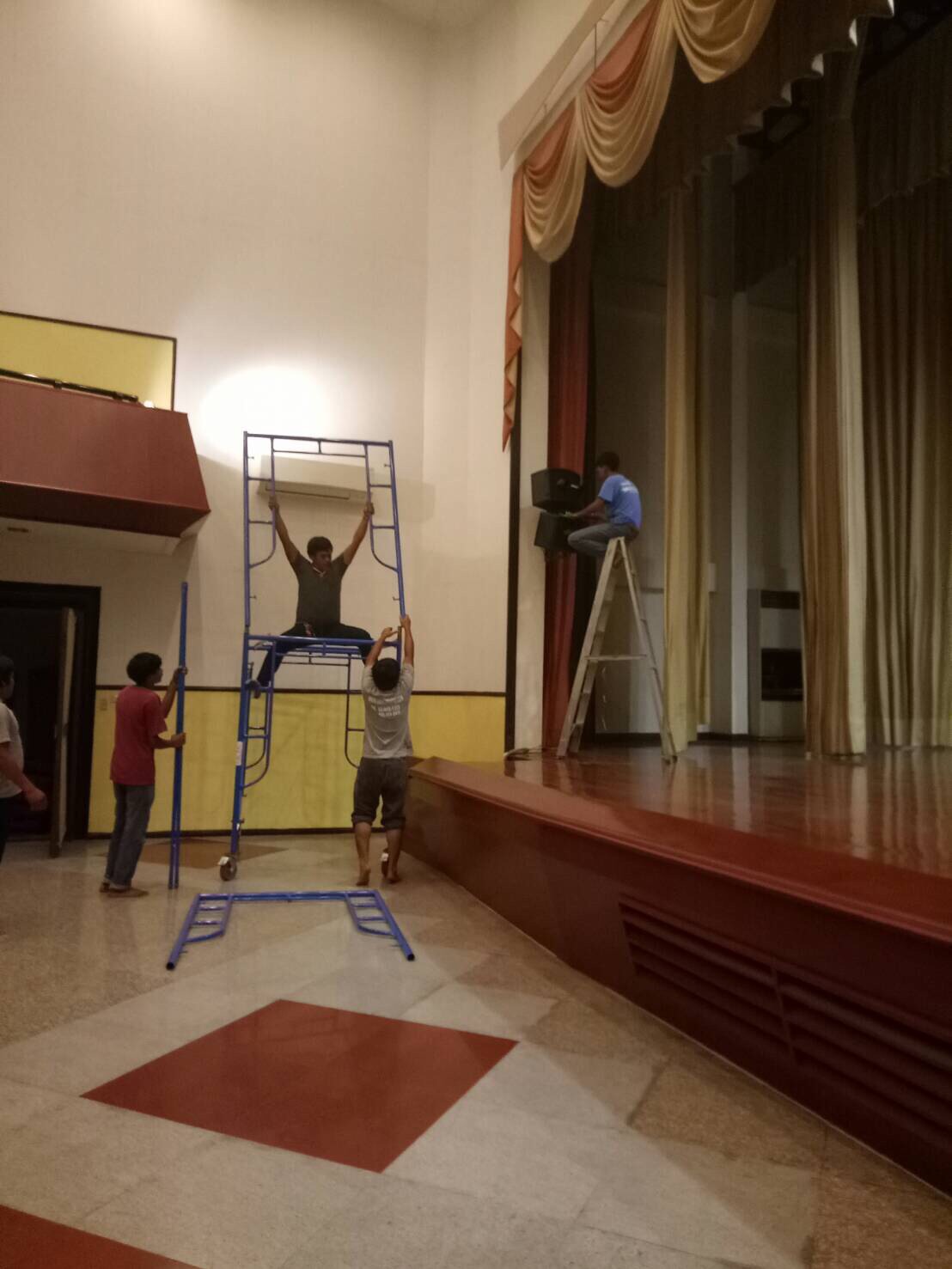 งานที่หอประชุมดุริยางค์ กองทัพเรือกรุงเทพ