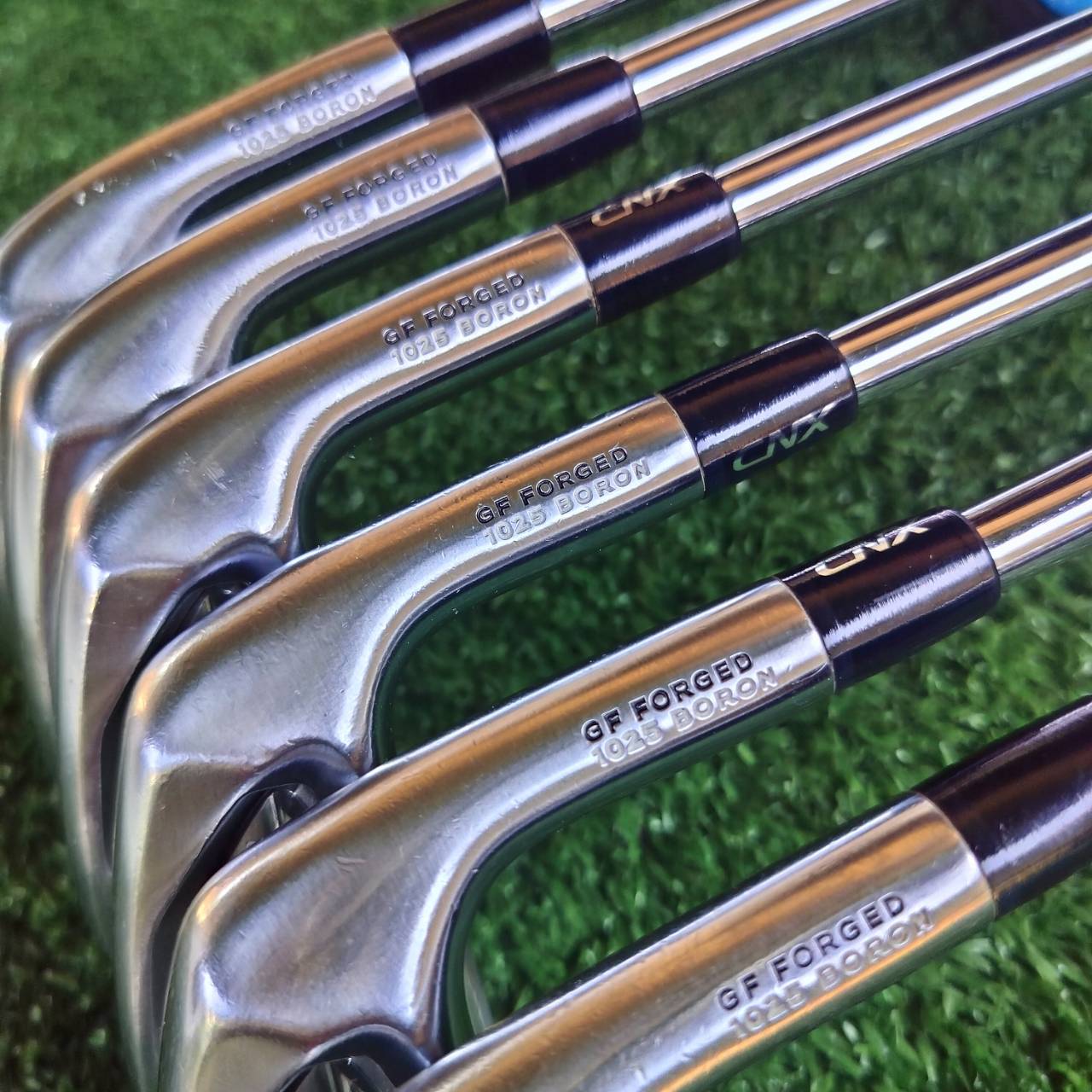 ชุดเหล็ก MIZUNO JPX900 GRAIN FLOW FORGED 1025 BORON ความรู้สึกนุ่มนวลที่แสนพิเศษไม่เหมือนใคร ไม้กอล์ฟพรีเมี่ยมมือสอง ของแท้ By NakaraLuxurious