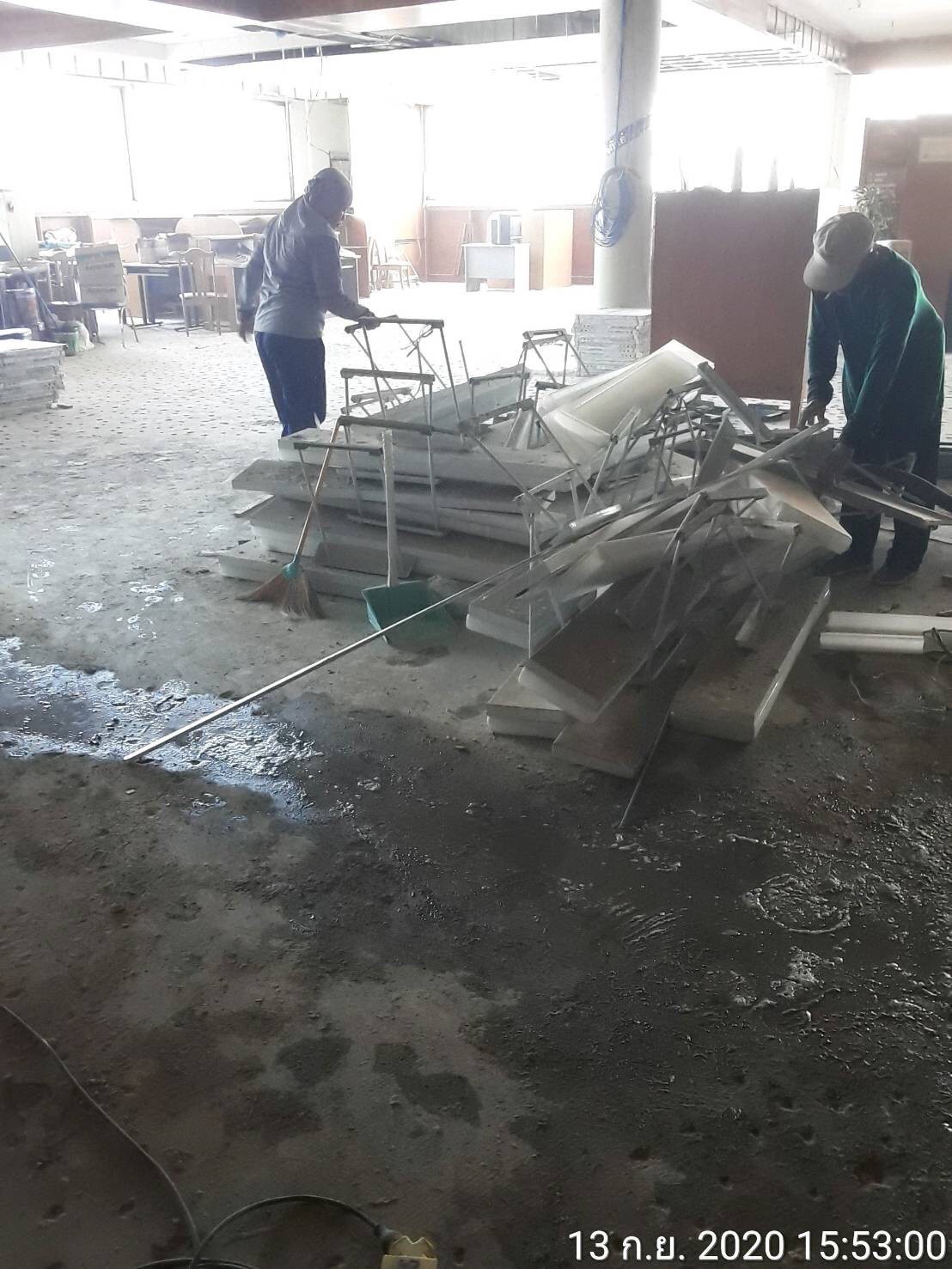 รร.สายปัญญา ปูกระเบื้องพื้น&ติดตั้งกระดานถนอมสายตา